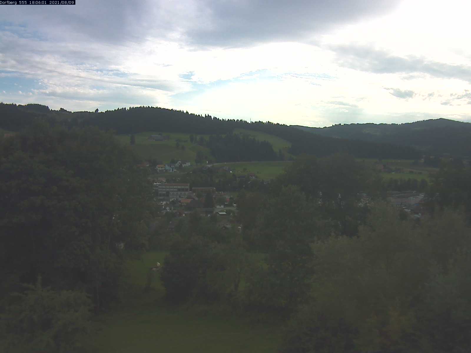 Webcam-Bild: Aussicht vom Dorfberg in Langnau 20210809-180601
