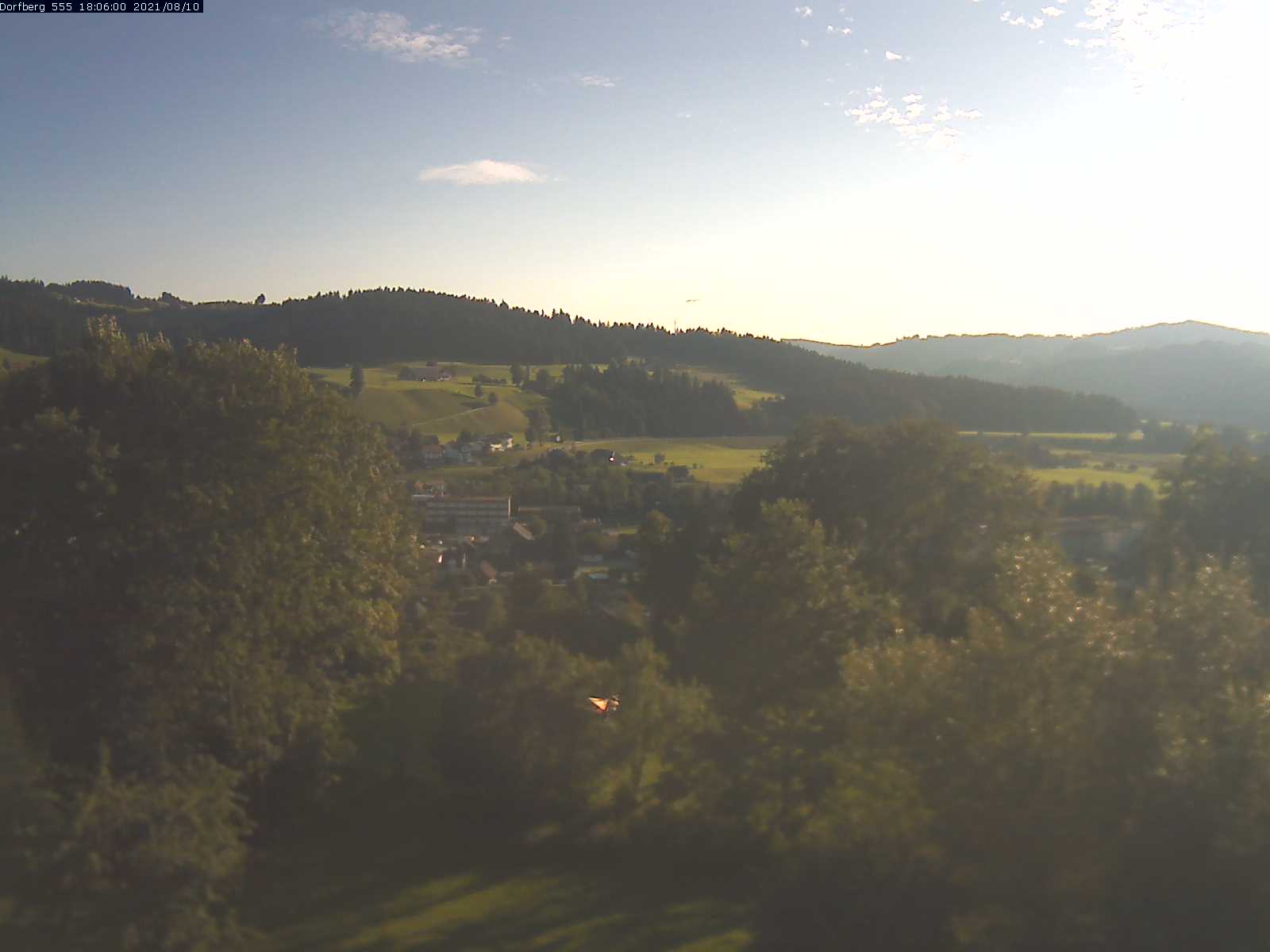 Webcam-Bild: Aussicht vom Dorfberg in Langnau 20210810-190601