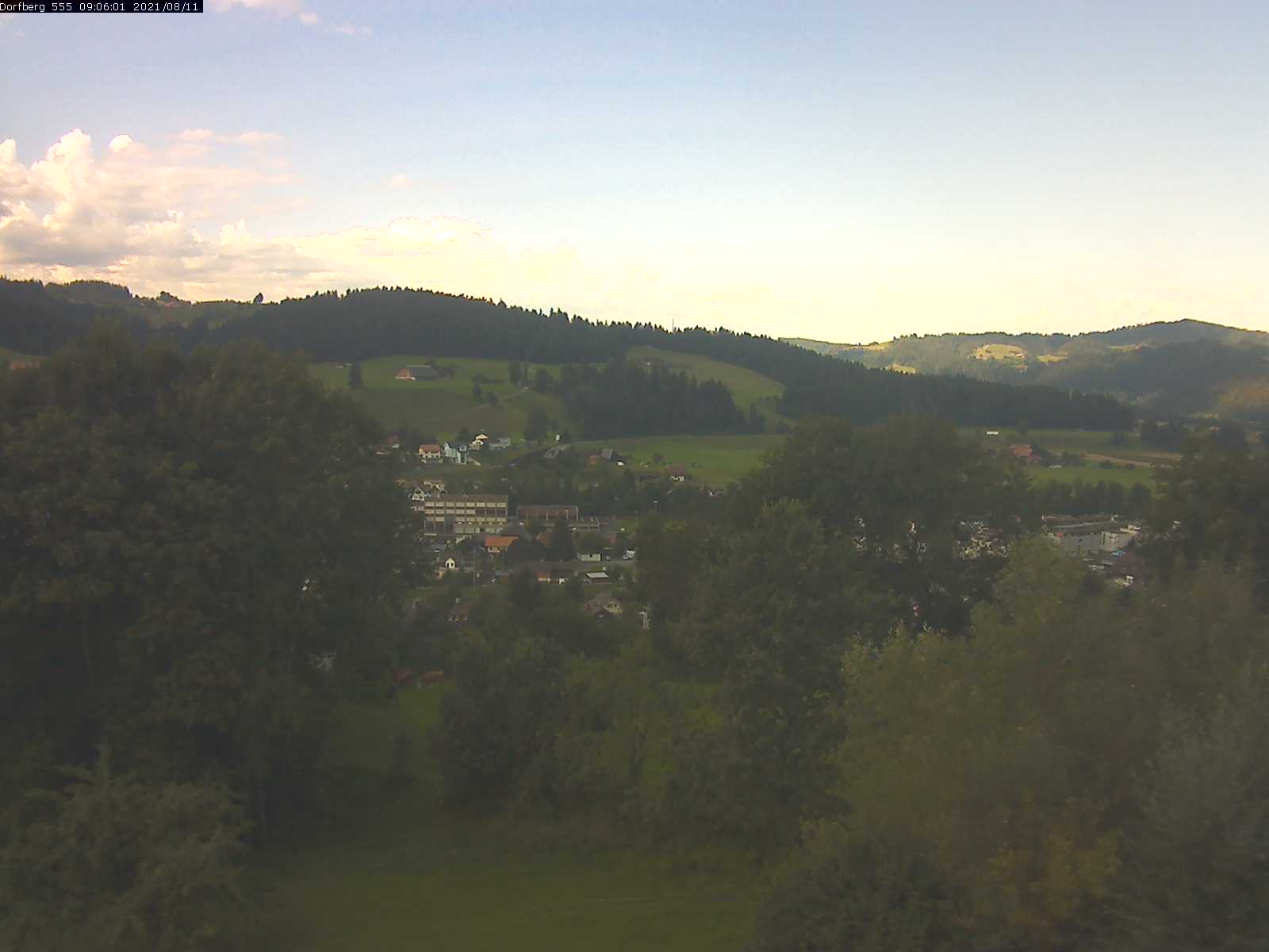 Webcam-Bild: Aussicht vom Dorfberg in Langnau 20210811-090601