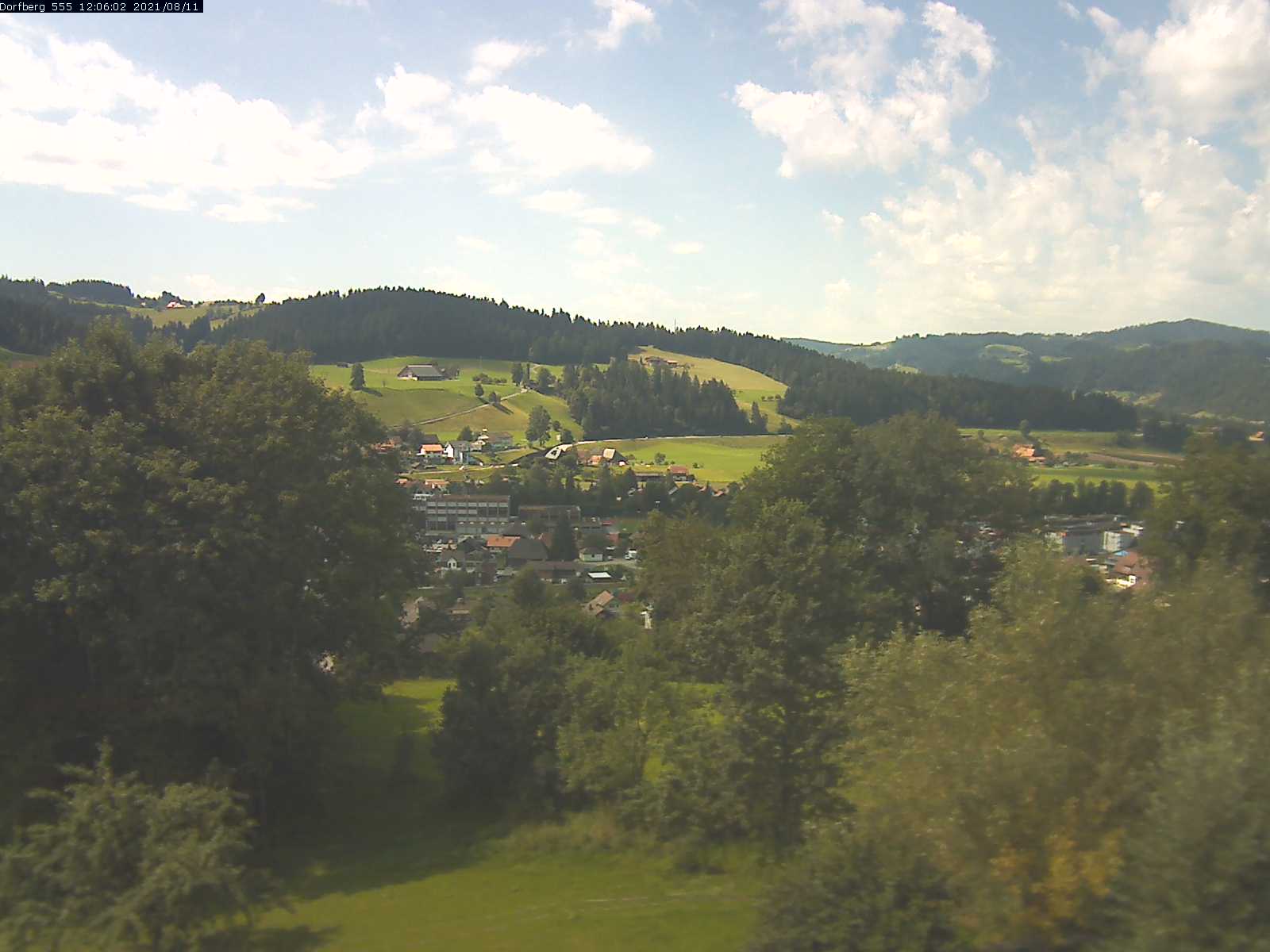 Webcam-Bild: Aussicht vom Dorfberg in Langnau 20210811-120602