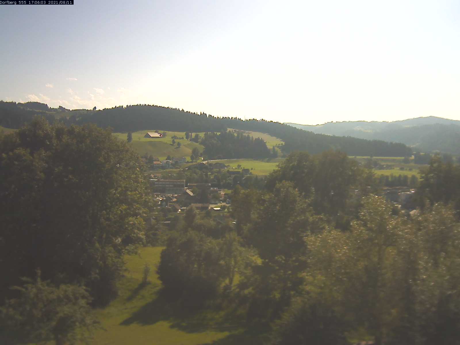 Webcam-Bild: Aussicht vom Dorfberg in Langnau 20210811-170601