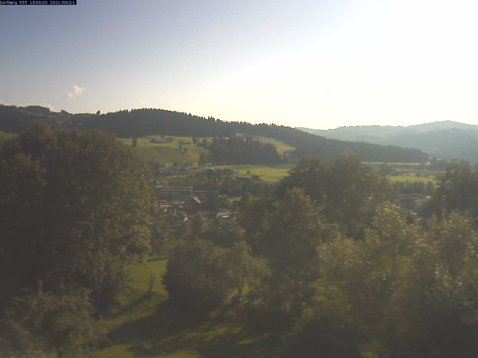 Webcam-Bild: Aussicht vom Dorfberg in Langnau 20210811-180601