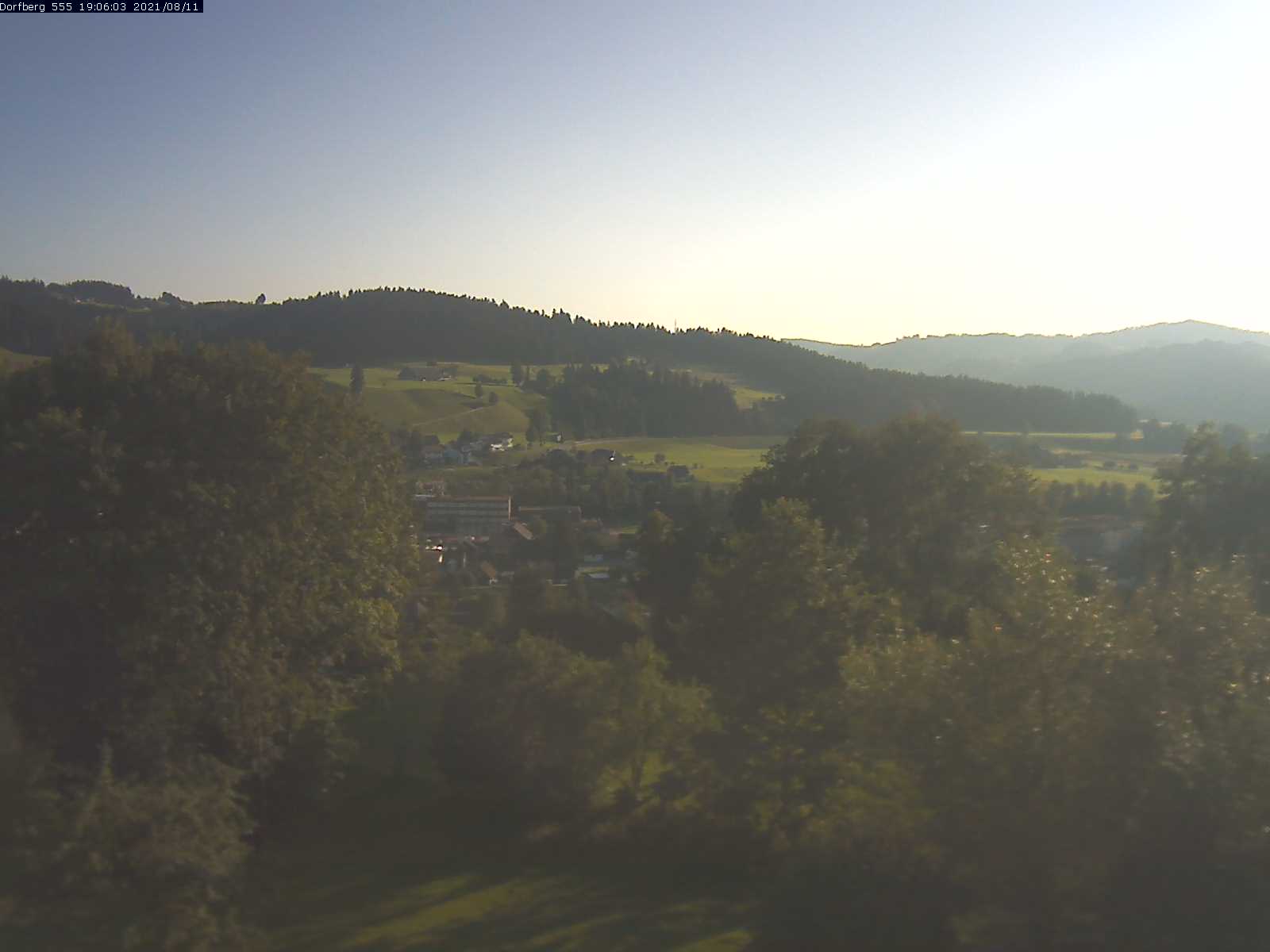 Webcam-Bild: Aussicht vom Dorfberg in Langnau 20210811-190601