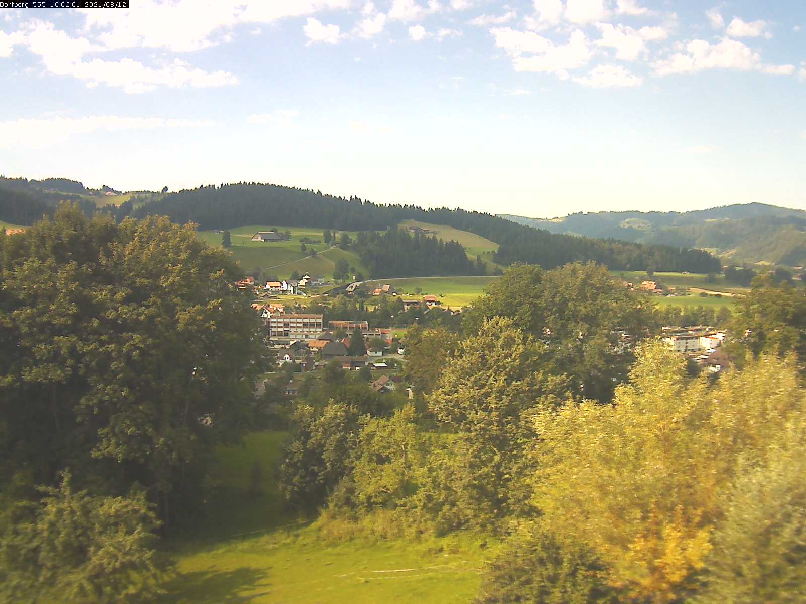 Webcam-Bild: Aussicht vom Dorfberg in Langnau 20210812-100601