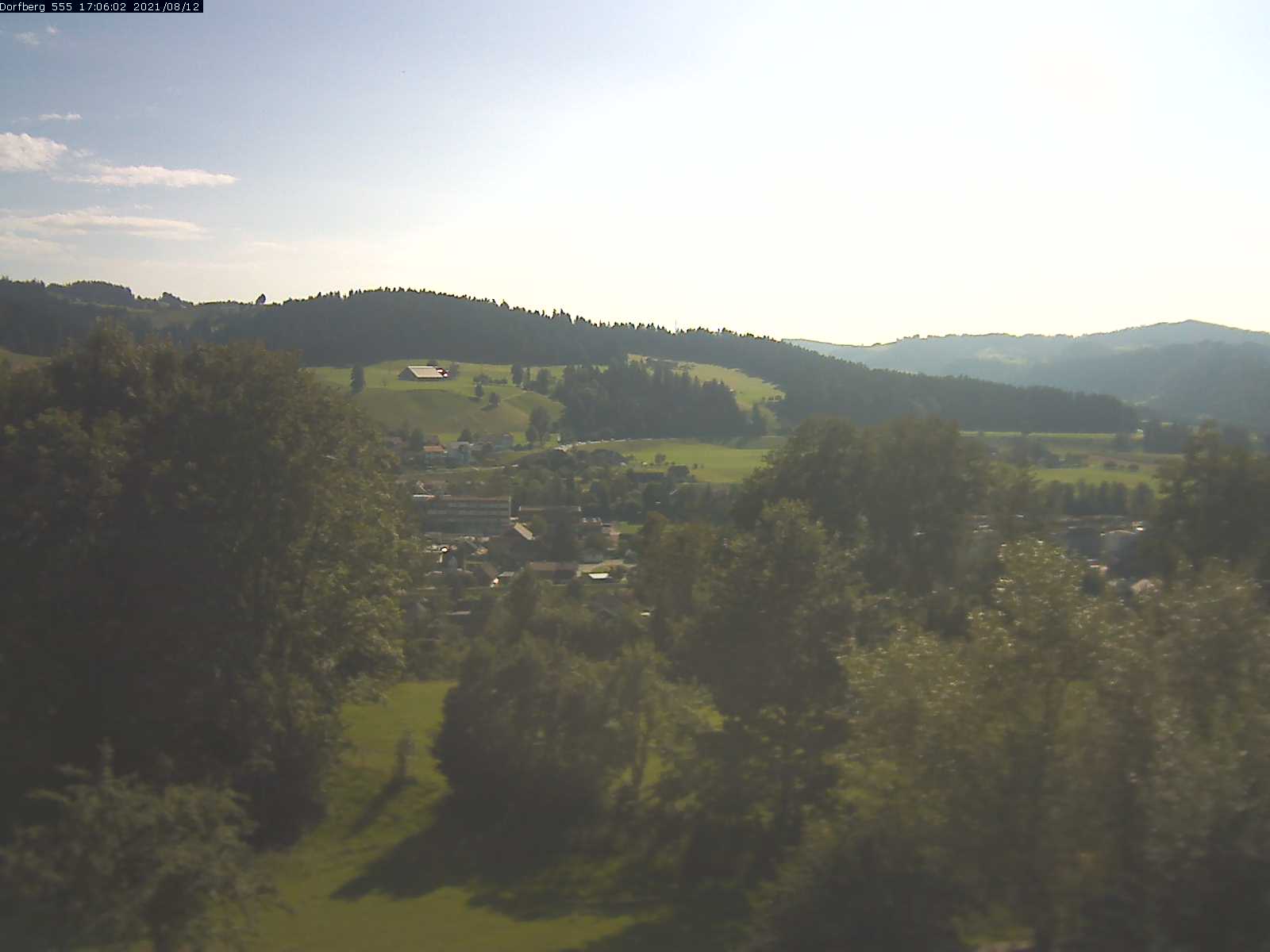Webcam-Bild: Aussicht vom Dorfberg in Langnau 20210812-170601