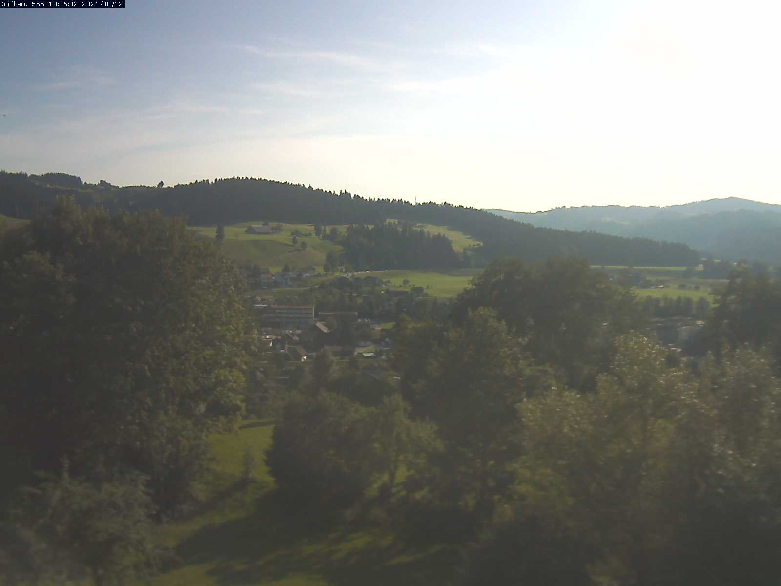 Webcam-Bild: Aussicht vom Dorfberg in Langnau 20210812-180601