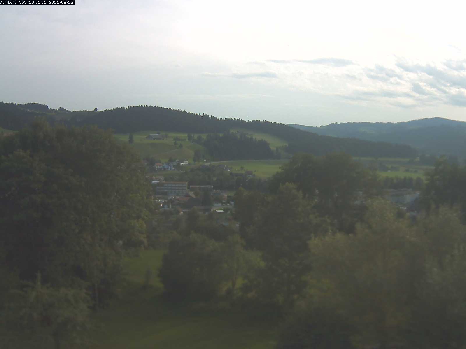 Webcam-Bild: Aussicht vom Dorfberg in Langnau 20210812-190601