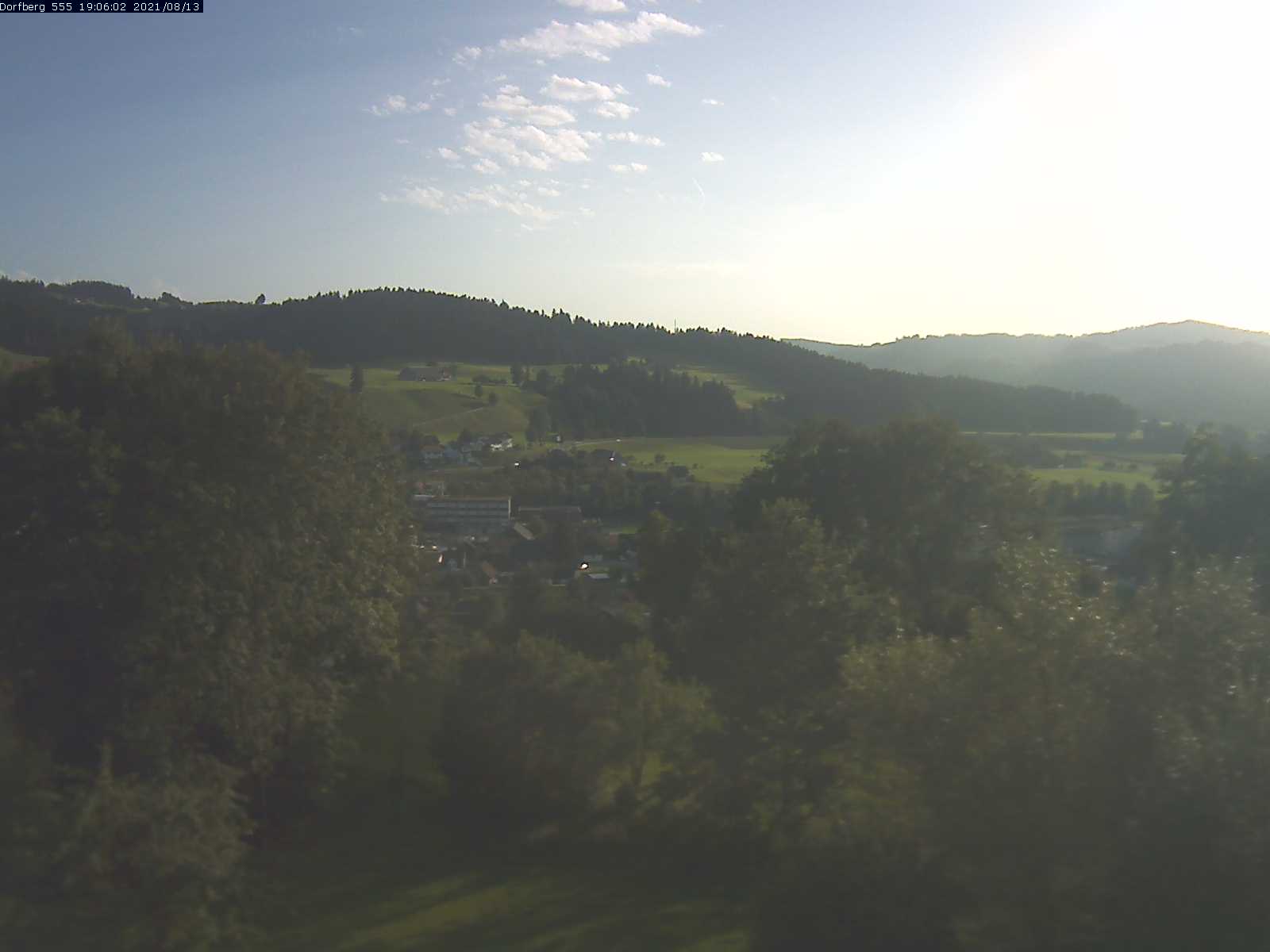 Webcam-Bild: Aussicht vom Dorfberg in Langnau 20210813-190601