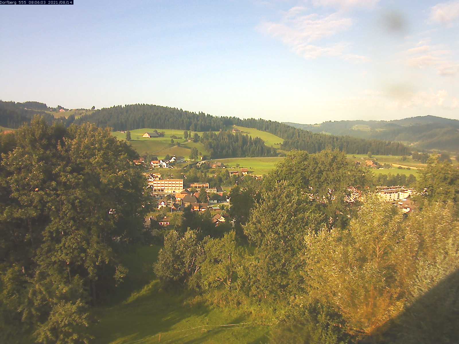 Webcam-Bild: Aussicht vom Dorfberg in Langnau 20210814-080601