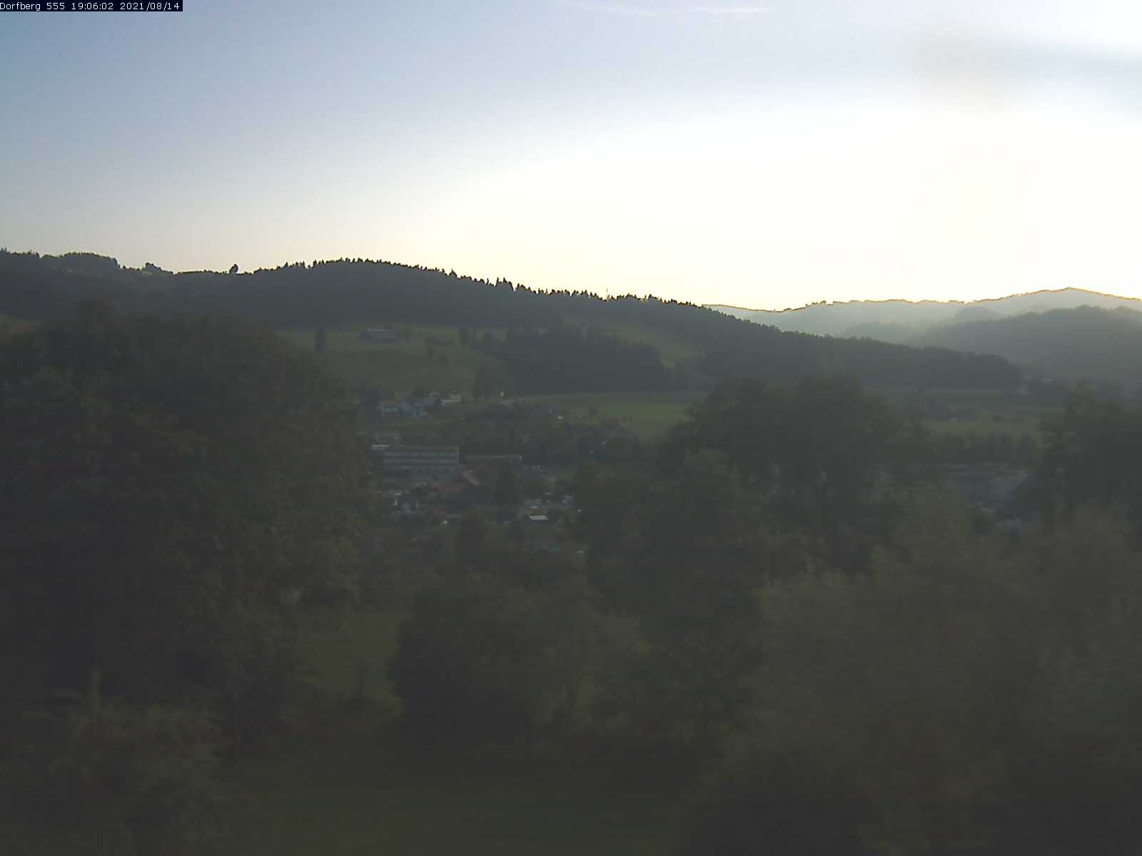 Webcam-Bild: Aussicht vom Dorfberg in Langnau 20210814-190601