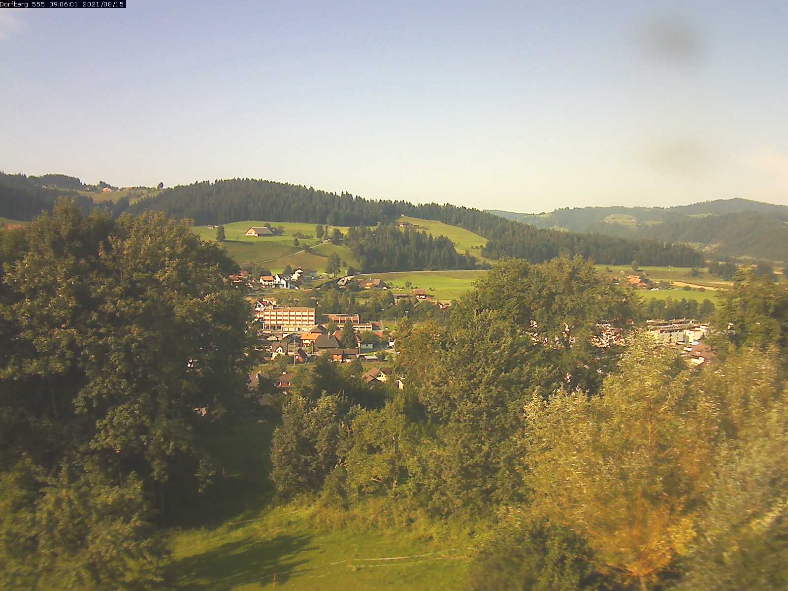 Webcam-Bild: Aussicht vom Dorfberg in Langnau 20210815-090601
