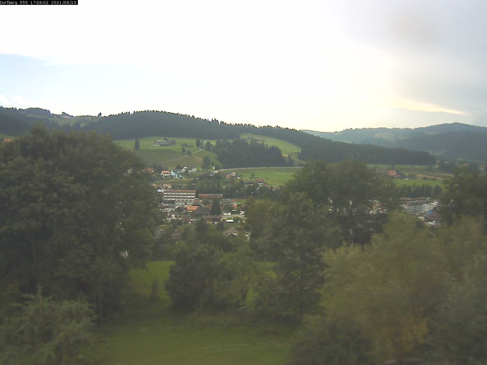Webcam-Bild: Aussicht vom Dorfberg in Langnau 20210815-170601
