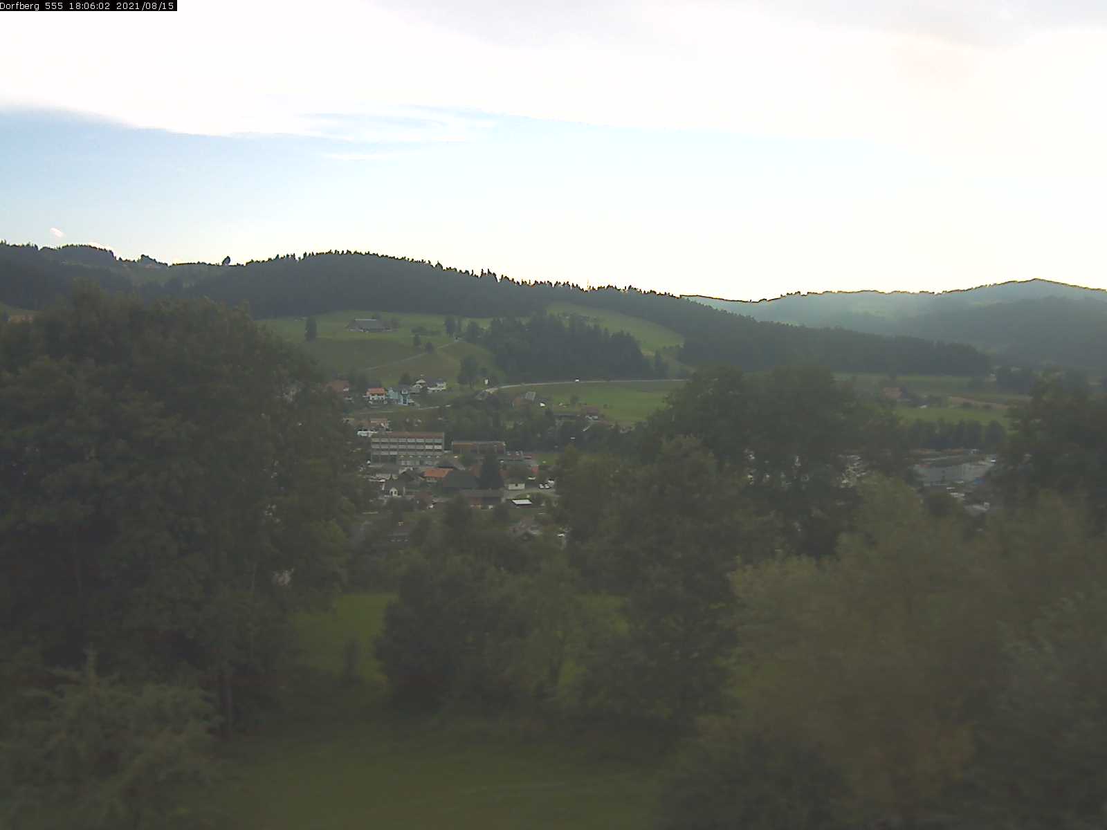 Webcam-Bild: Aussicht vom Dorfberg in Langnau 20210815-180601