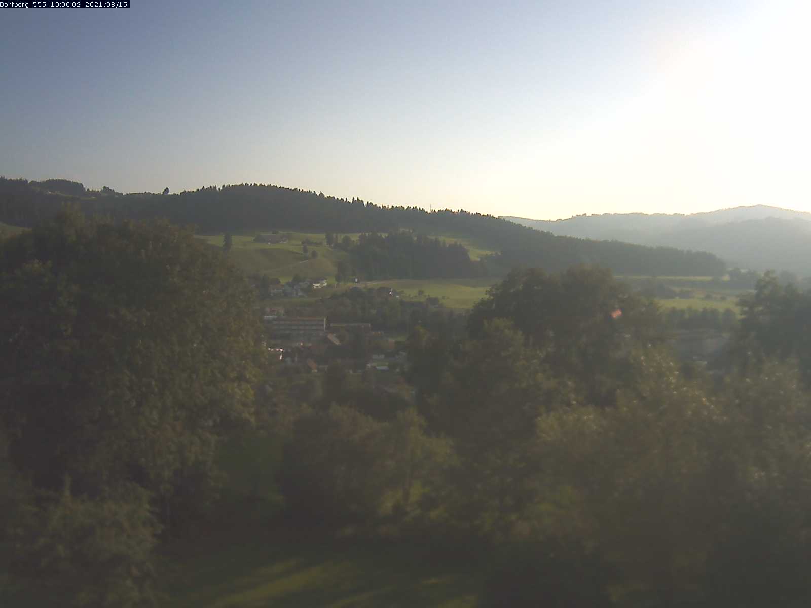 Webcam-Bild: Aussicht vom Dorfberg in Langnau 20210815-190601