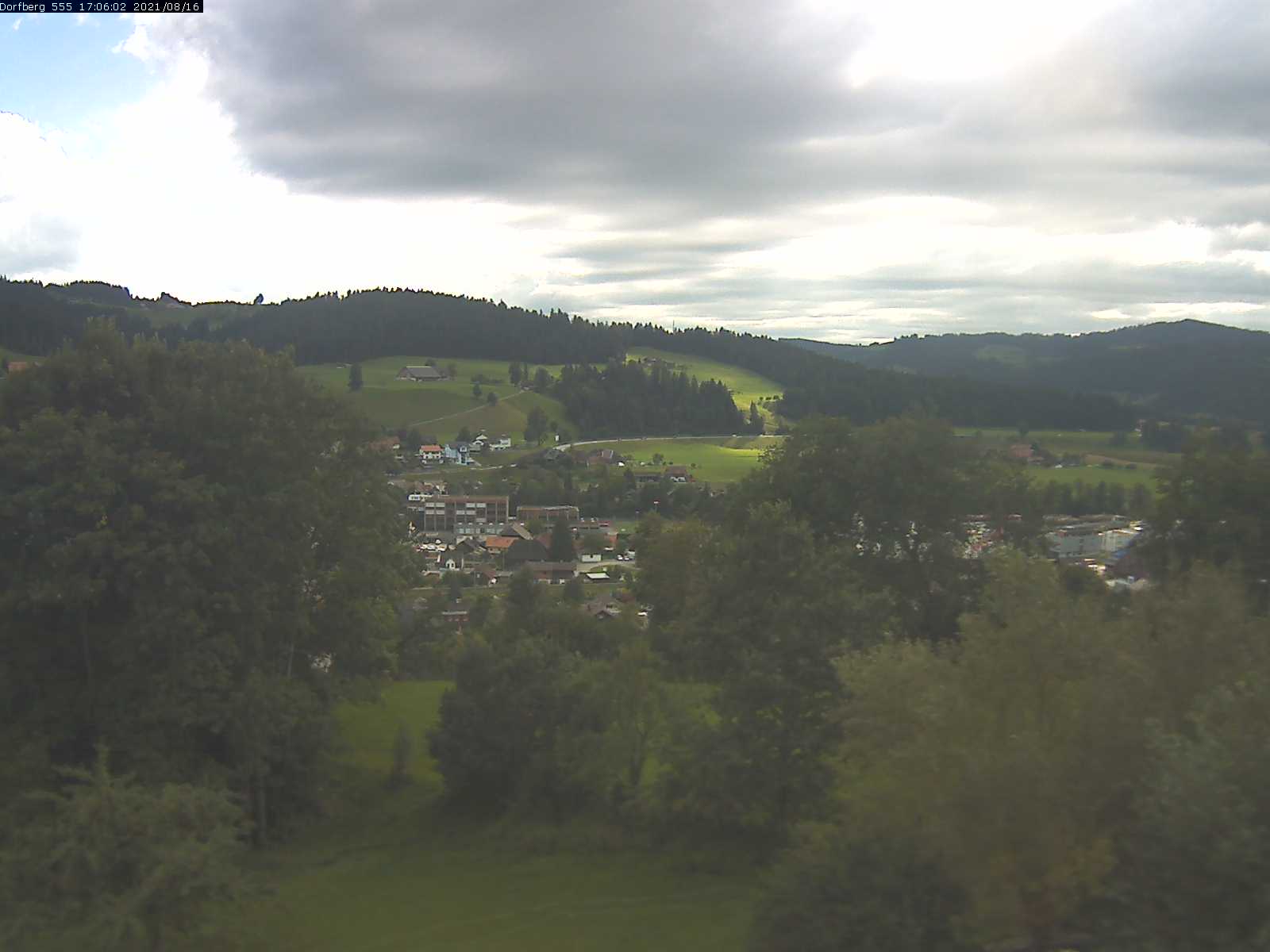 Webcam-Bild: Aussicht vom Dorfberg in Langnau 20210816-170601