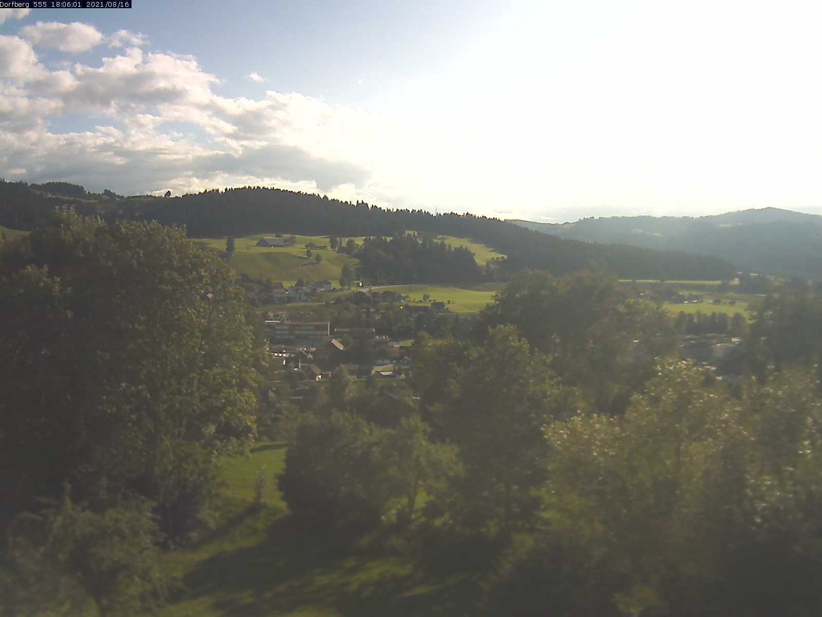 Webcam-Bild: Aussicht vom Dorfberg in Langnau 20210816-180601