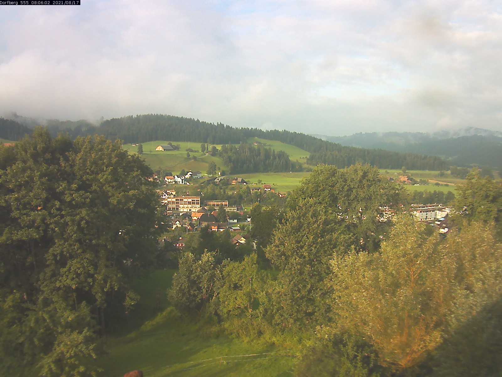 Webcam-Bild: Aussicht vom Dorfberg in Langnau 20210817-080601