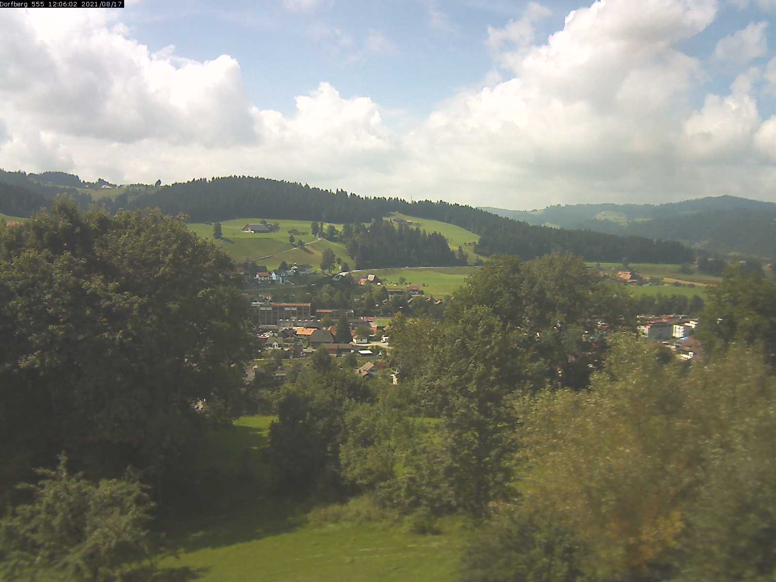 Webcam-Bild: Aussicht vom Dorfberg in Langnau 20210817-120601