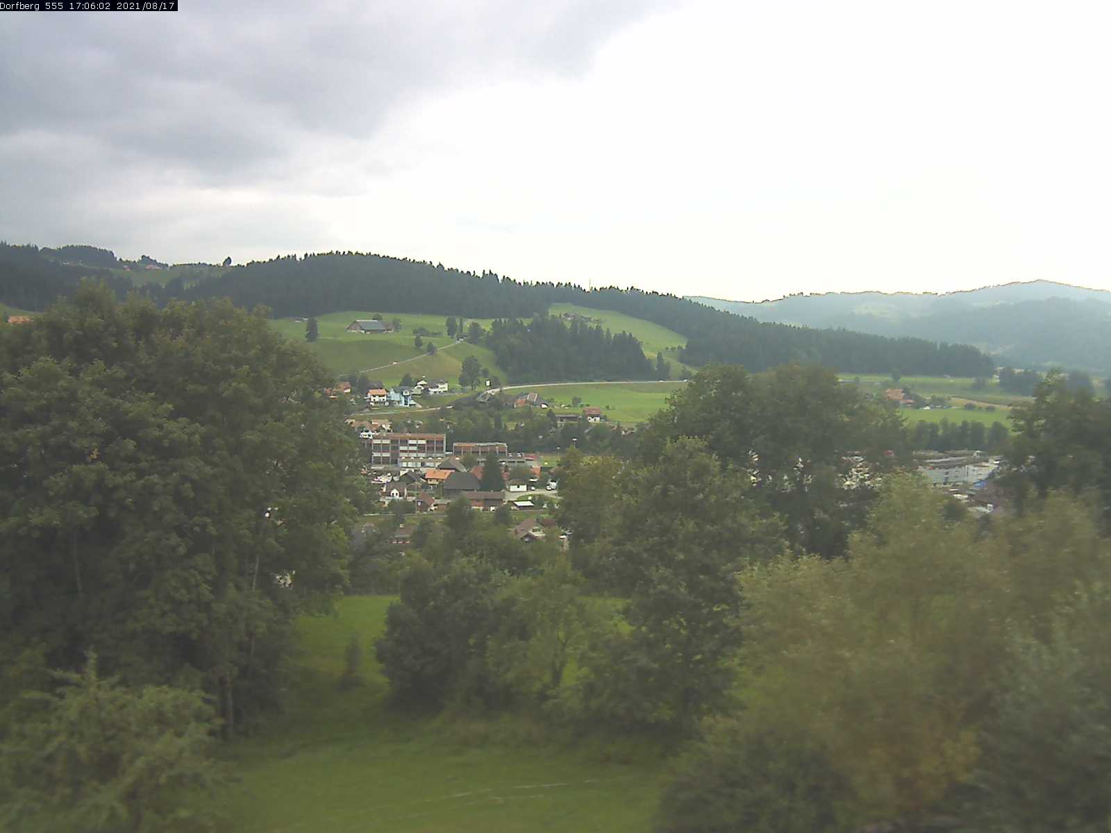Webcam-Bild: Aussicht vom Dorfberg in Langnau 20210817-170601