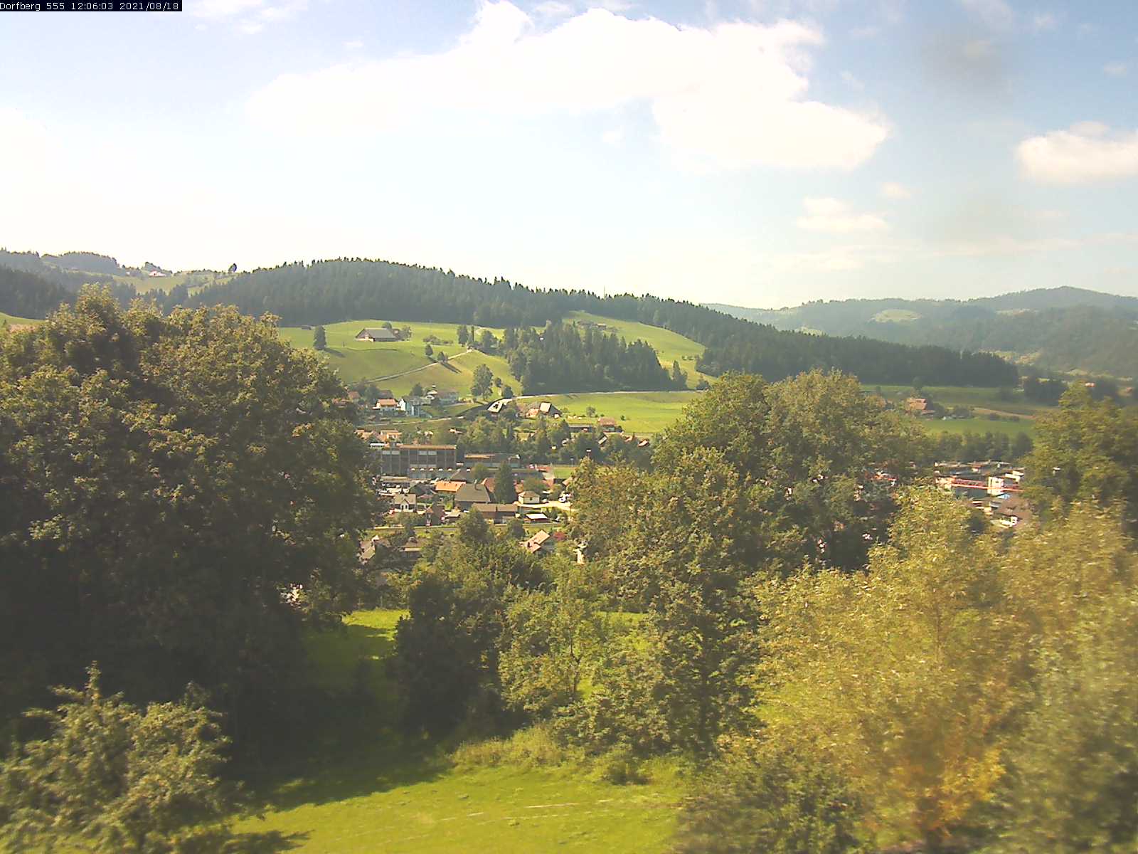 Webcam-Bild: Aussicht vom Dorfberg in Langnau 20210818-120601