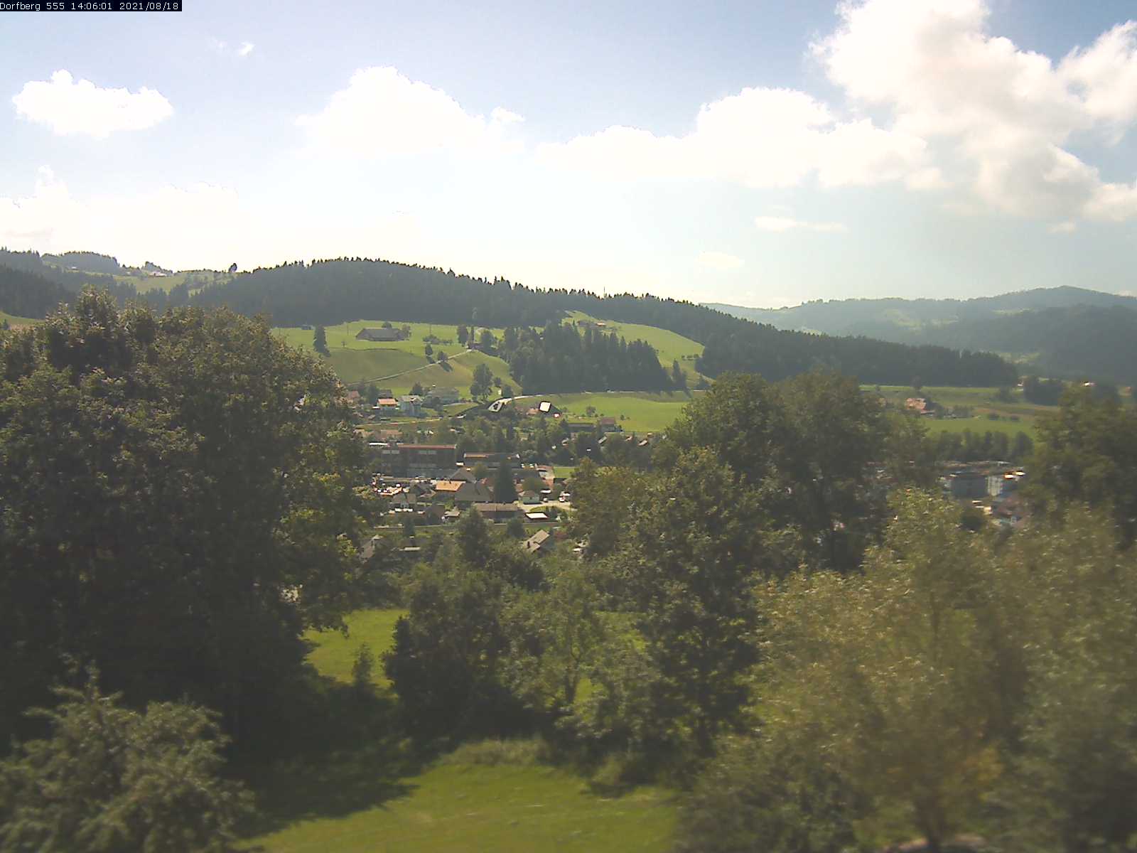 Webcam-Bild: Aussicht vom Dorfberg in Langnau 20210818-140601