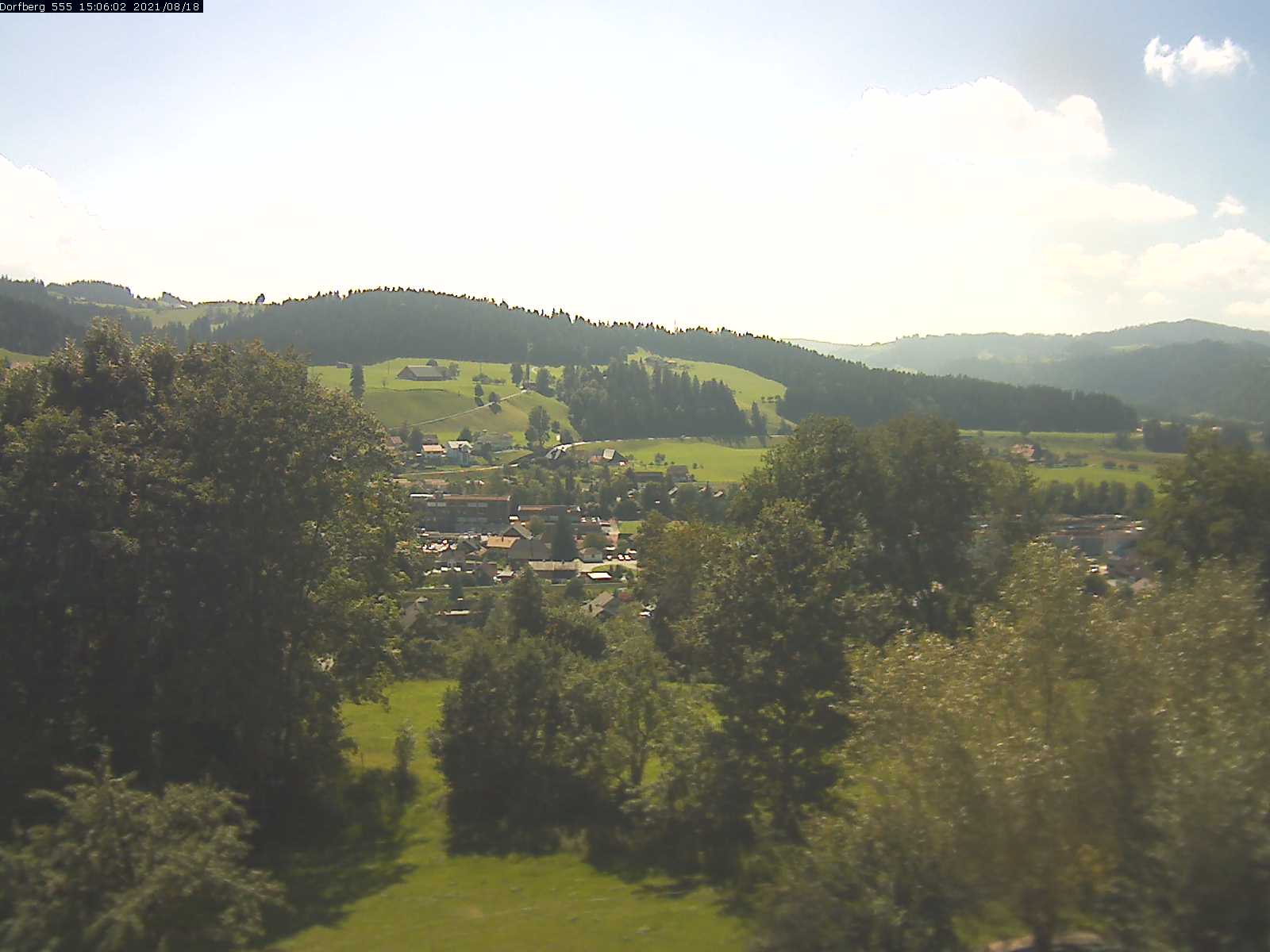 Webcam-Bild: Aussicht vom Dorfberg in Langnau 20210818-150601