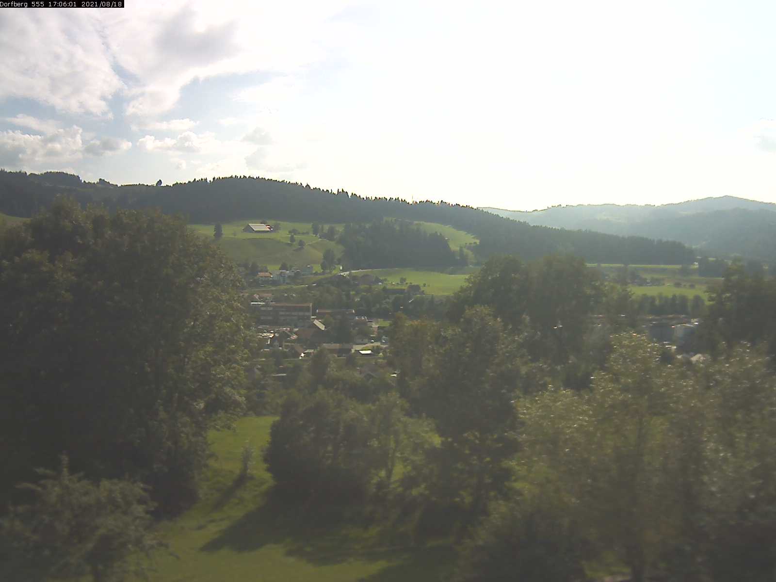 Webcam-Bild: Aussicht vom Dorfberg in Langnau 20210818-170601