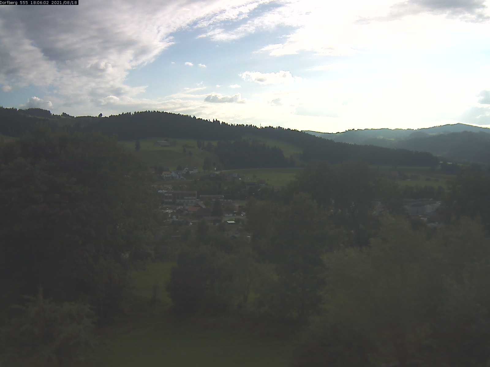 Webcam-Bild: Aussicht vom Dorfberg in Langnau 20210818-180601