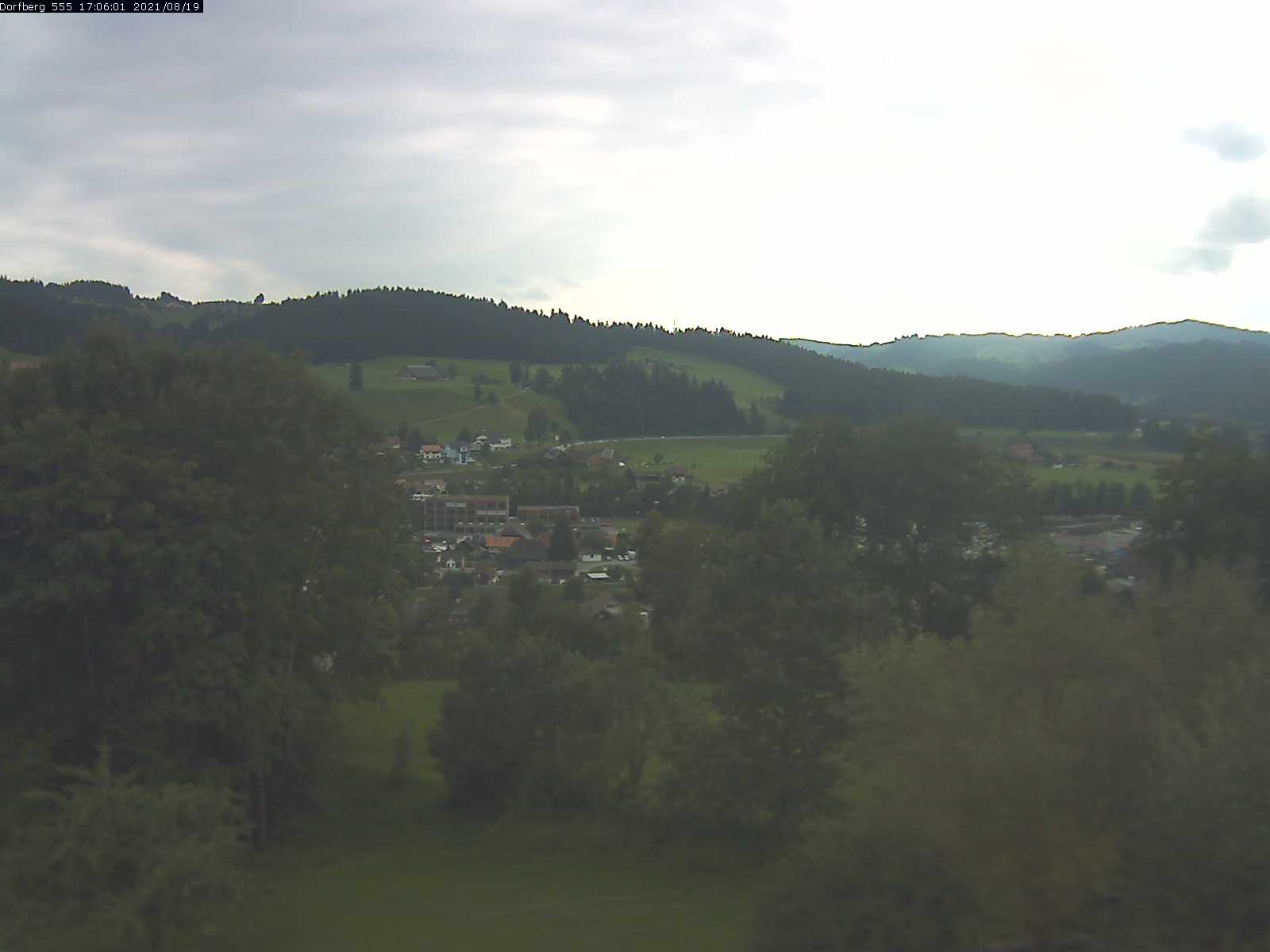 Webcam-Bild: Aussicht vom Dorfberg in Langnau 20210819-170601