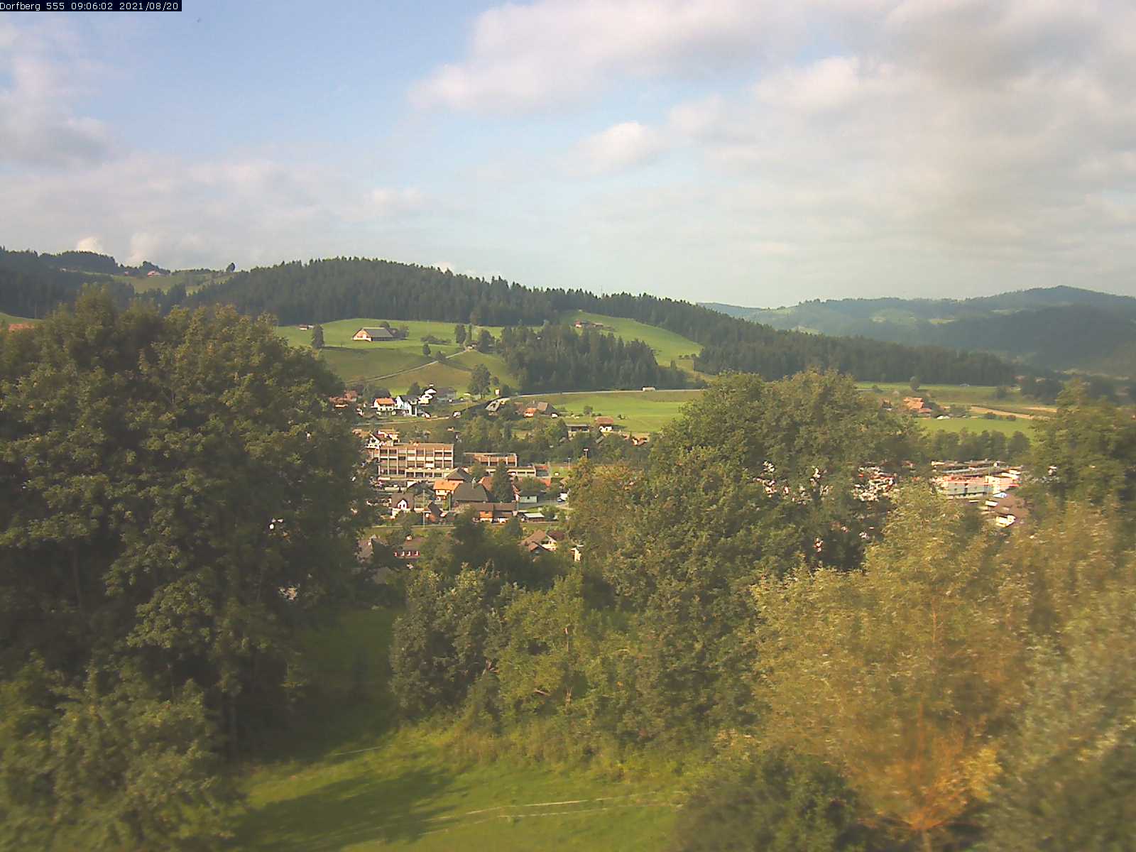Webcam-Bild: Aussicht vom Dorfberg in Langnau 20210820-090601