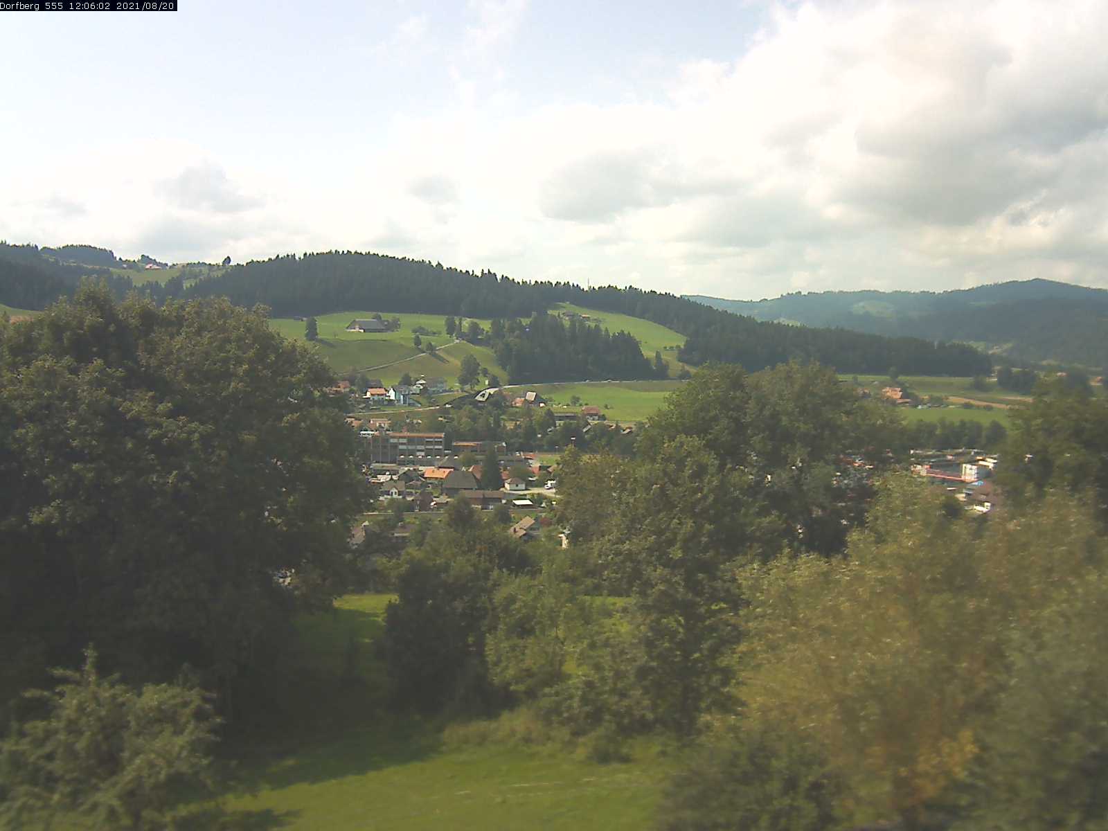 Webcam-Bild: Aussicht vom Dorfberg in Langnau 20210820-120601