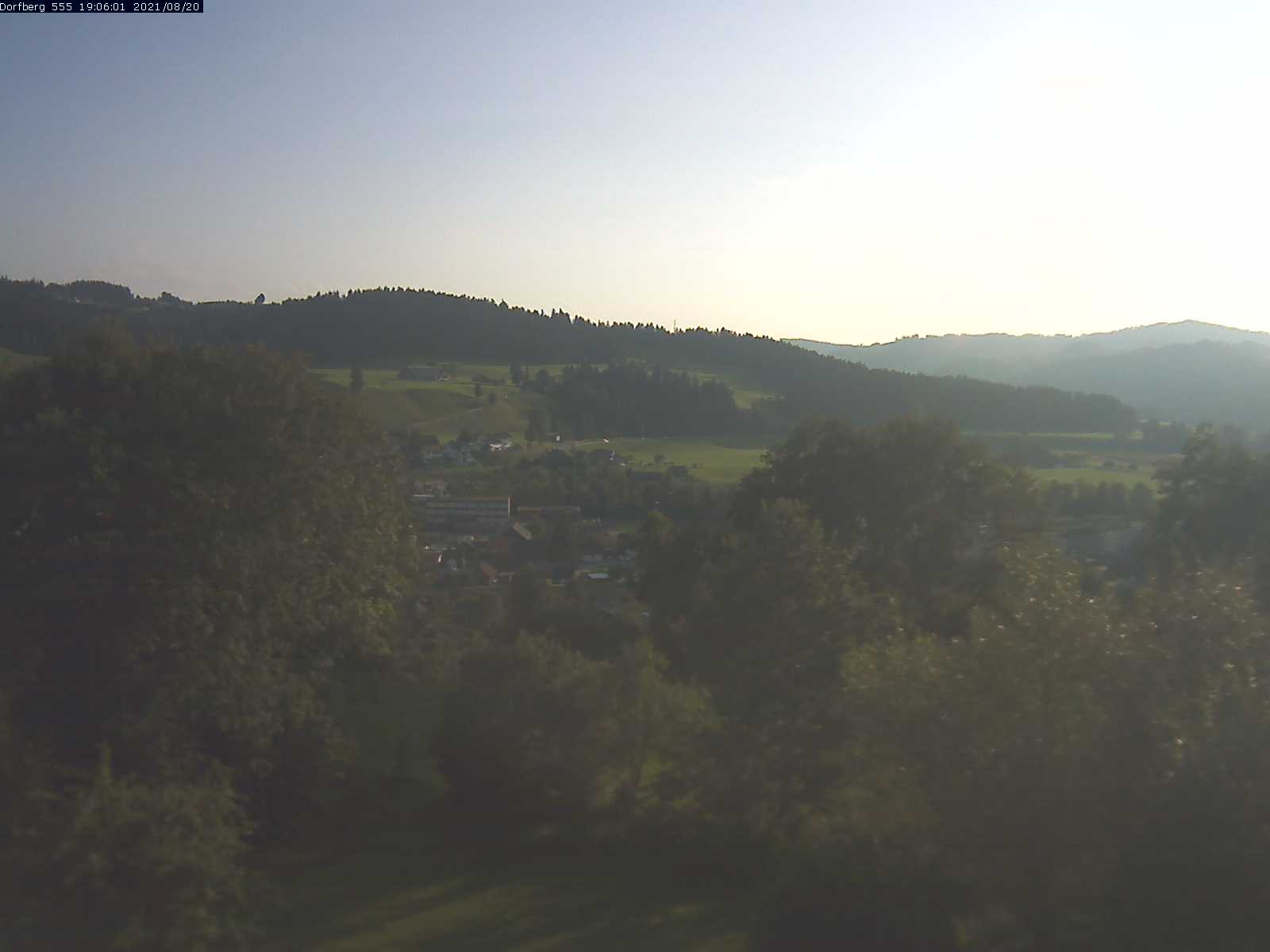 Webcam-Bild: Aussicht vom Dorfberg in Langnau 20210820-190601