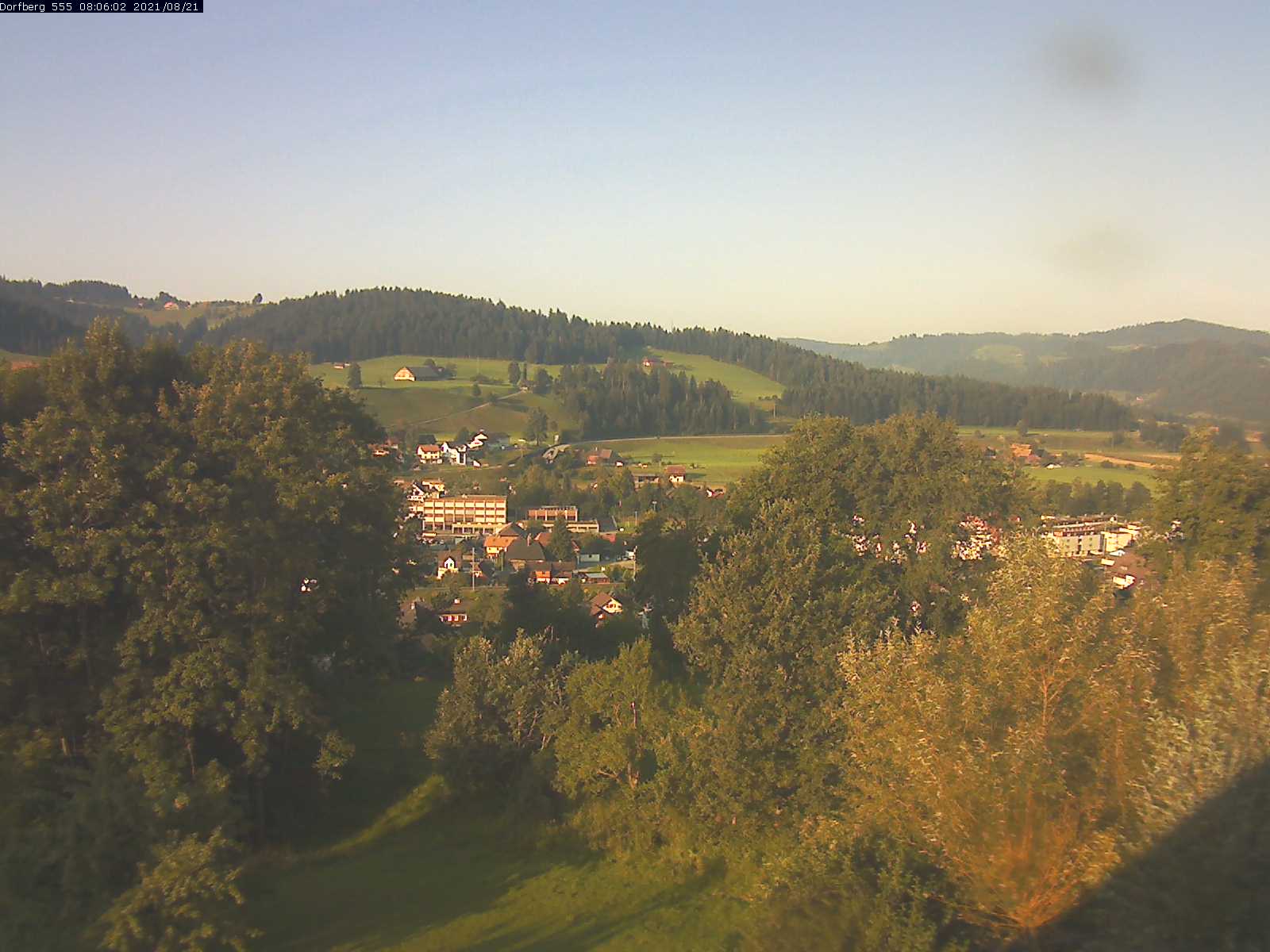 Webcam-Bild: Aussicht vom Dorfberg in Langnau 20210821-080601