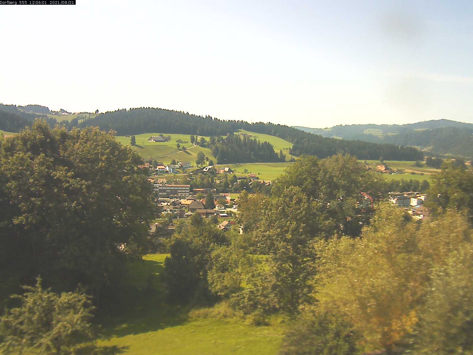 Webcam-Bild: Aussicht vom Dorfberg in Langnau 20210821-120601