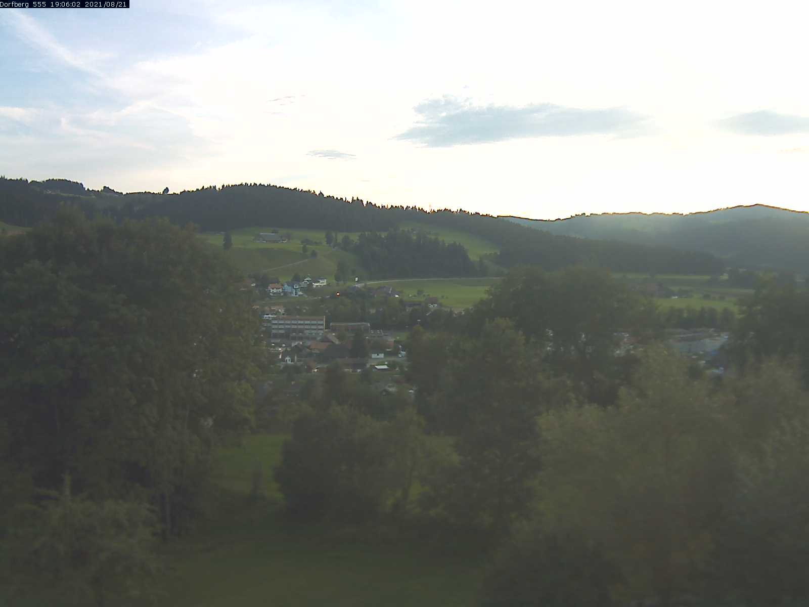 Webcam-Bild: Aussicht vom Dorfberg in Langnau 20210821-190601