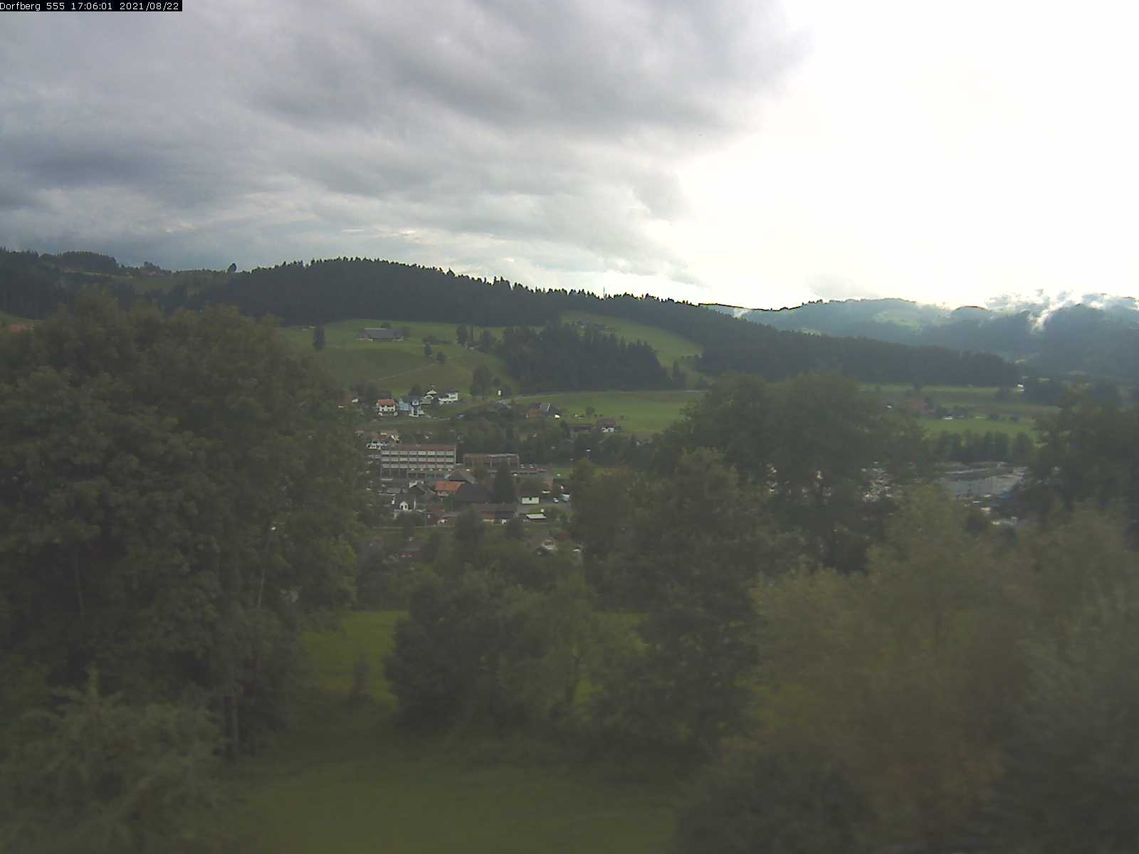 Webcam-Bild: Aussicht vom Dorfberg in Langnau 20210822-170601
