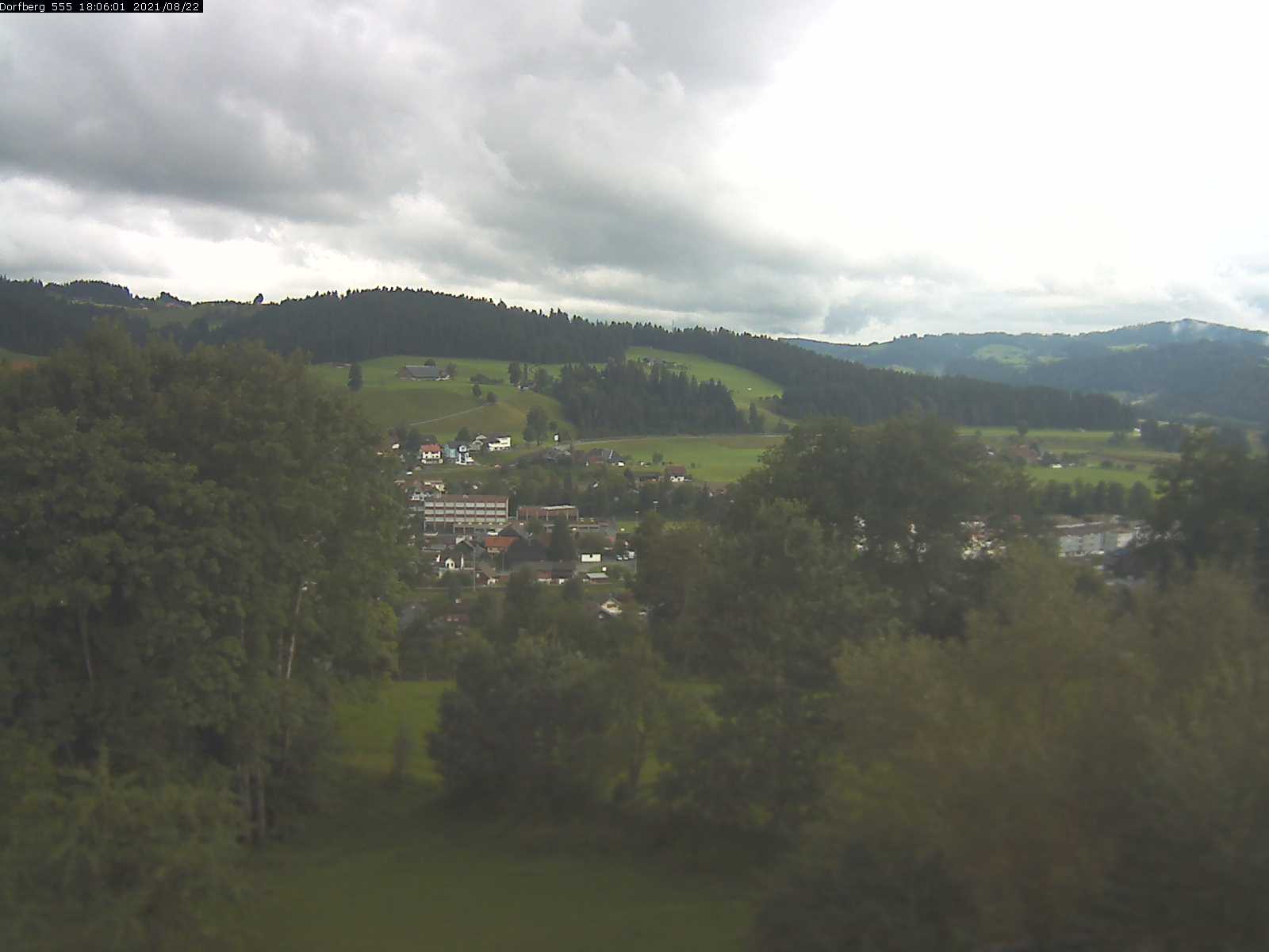 Webcam-Bild: Aussicht vom Dorfberg in Langnau 20210822-180601
