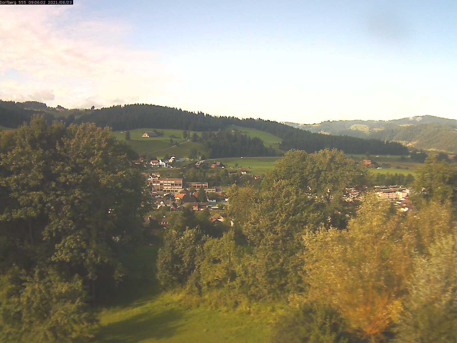 Webcam-Bild: Aussicht vom Dorfberg in Langnau 20210823-090601
