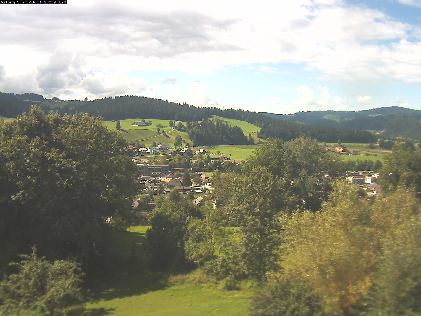 Webcam-Bild: Aussicht vom Dorfberg in Langnau 20210823-120601