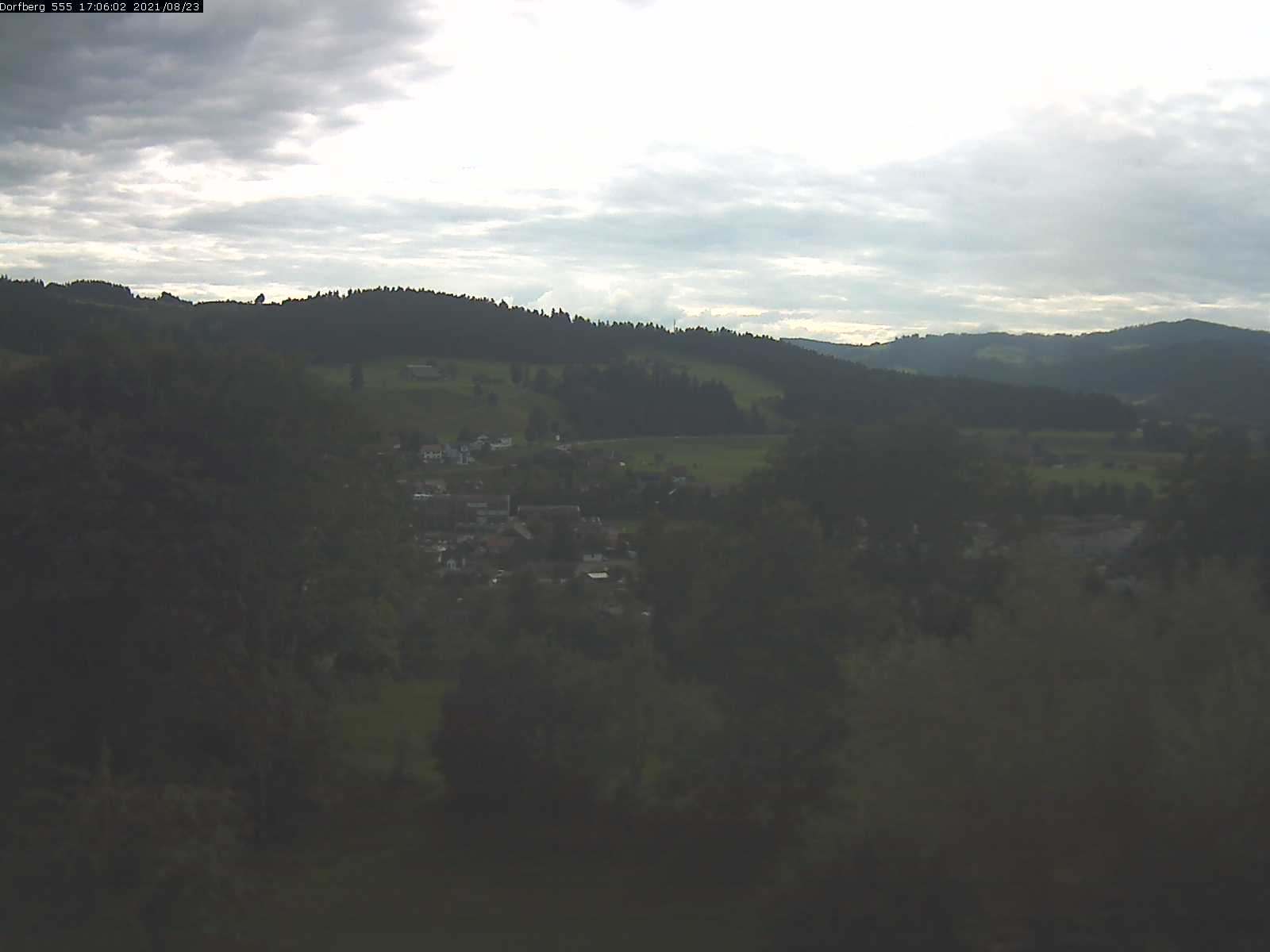 Webcam-Bild: Aussicht vom Dorfberg in Langnau 20210823-170601