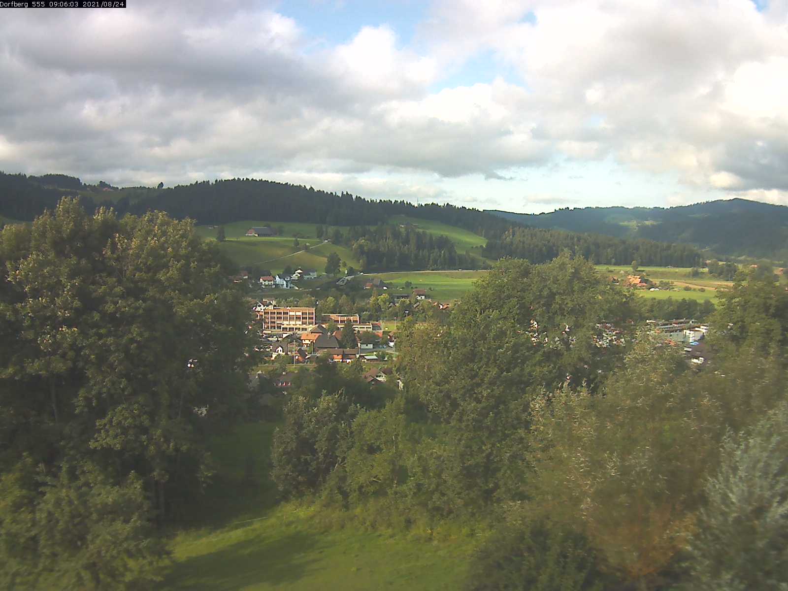 Webcam-Bild: Aussicht vom Dorfberg in Langnau 20210824-090601