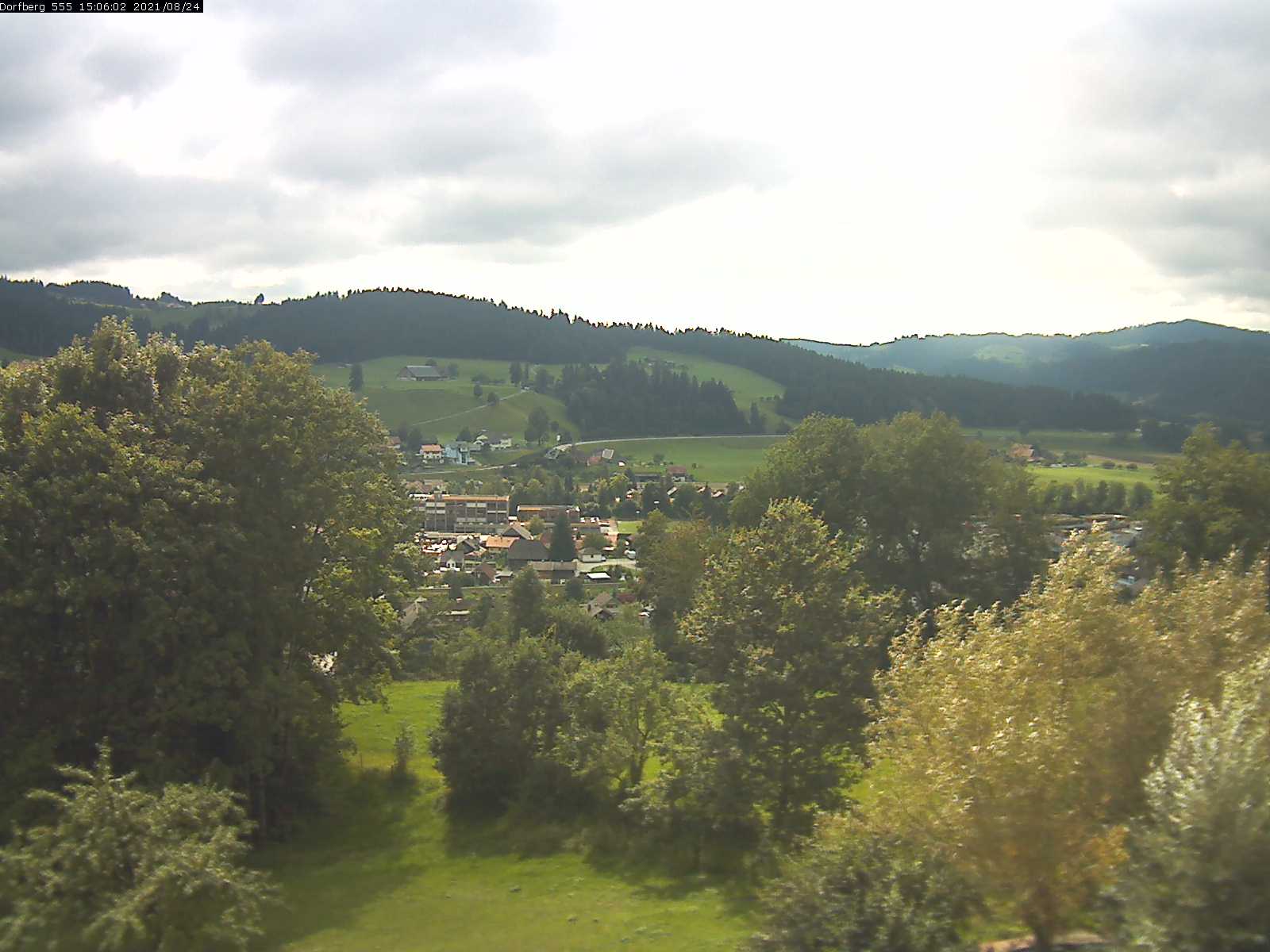 Webcam-Bild: Aussicht vom Dorfberg in Langnau 20210824-150601