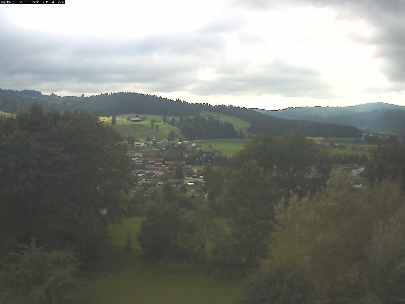 Webcam-Bild: Aussicht vom Dorfberg in Langnau 20210824-160601