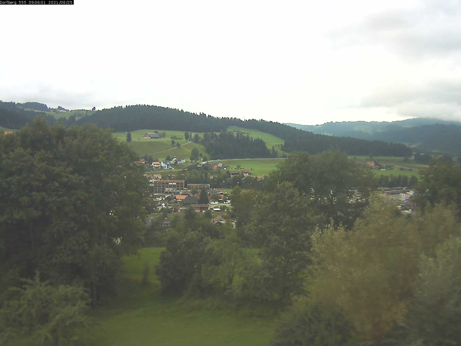 Webcam-Bild: Aussicht vom Dorfberg in Langnau 20210825-090601