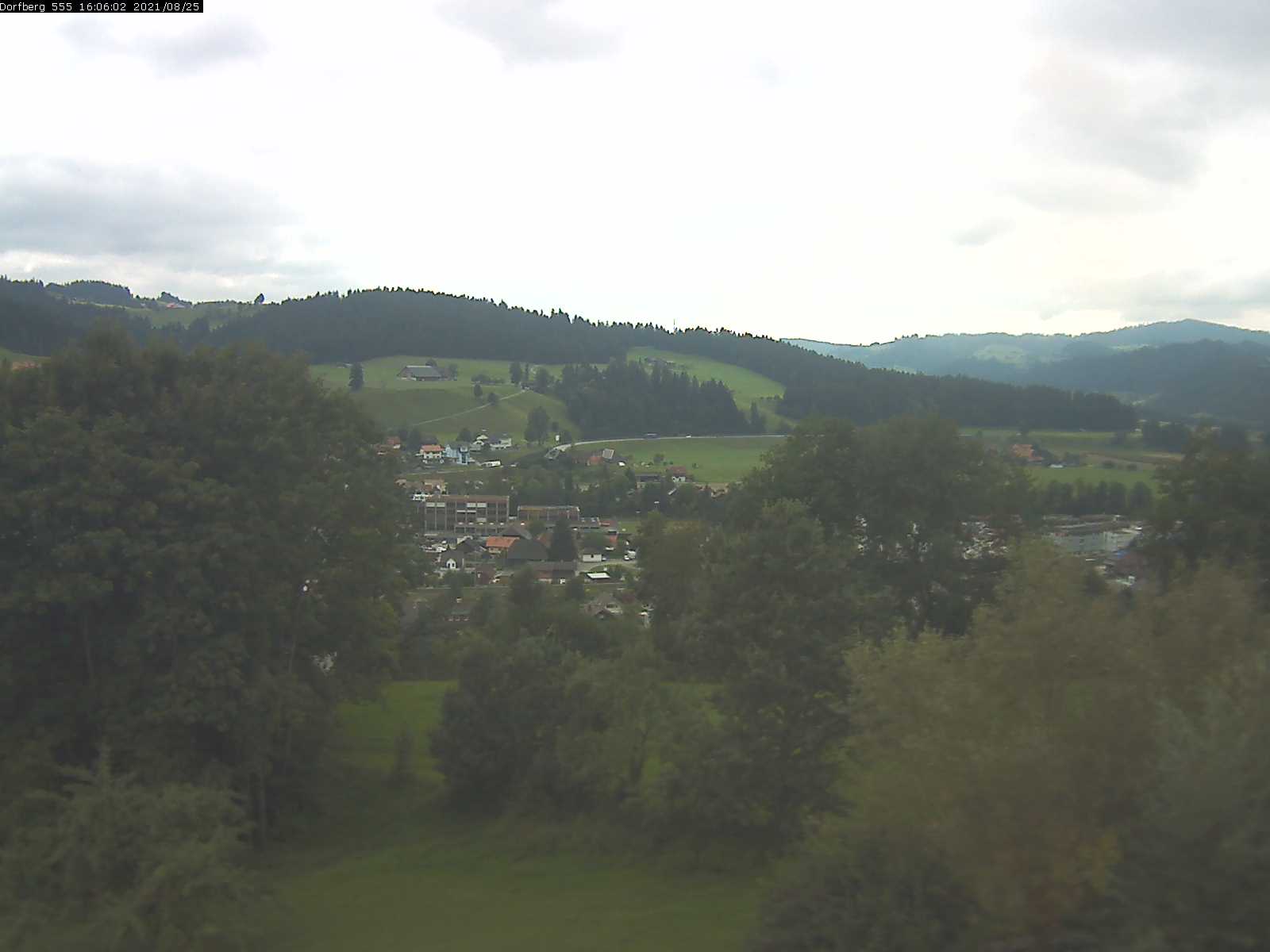 Webcam-Bild: Aussicht vom Dorfberg in Langnau 20210825-160601