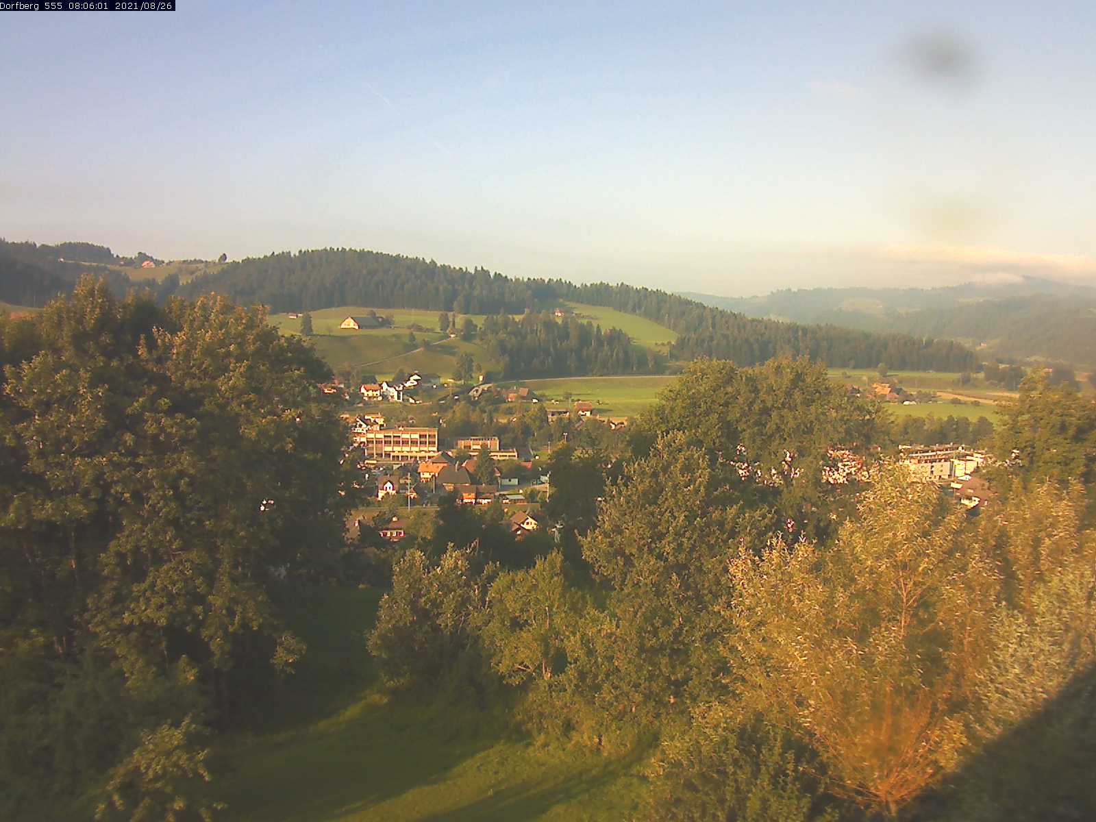 Webcam-Bild: Aussicht vom Dorfberg in Langnau 20210826-080601