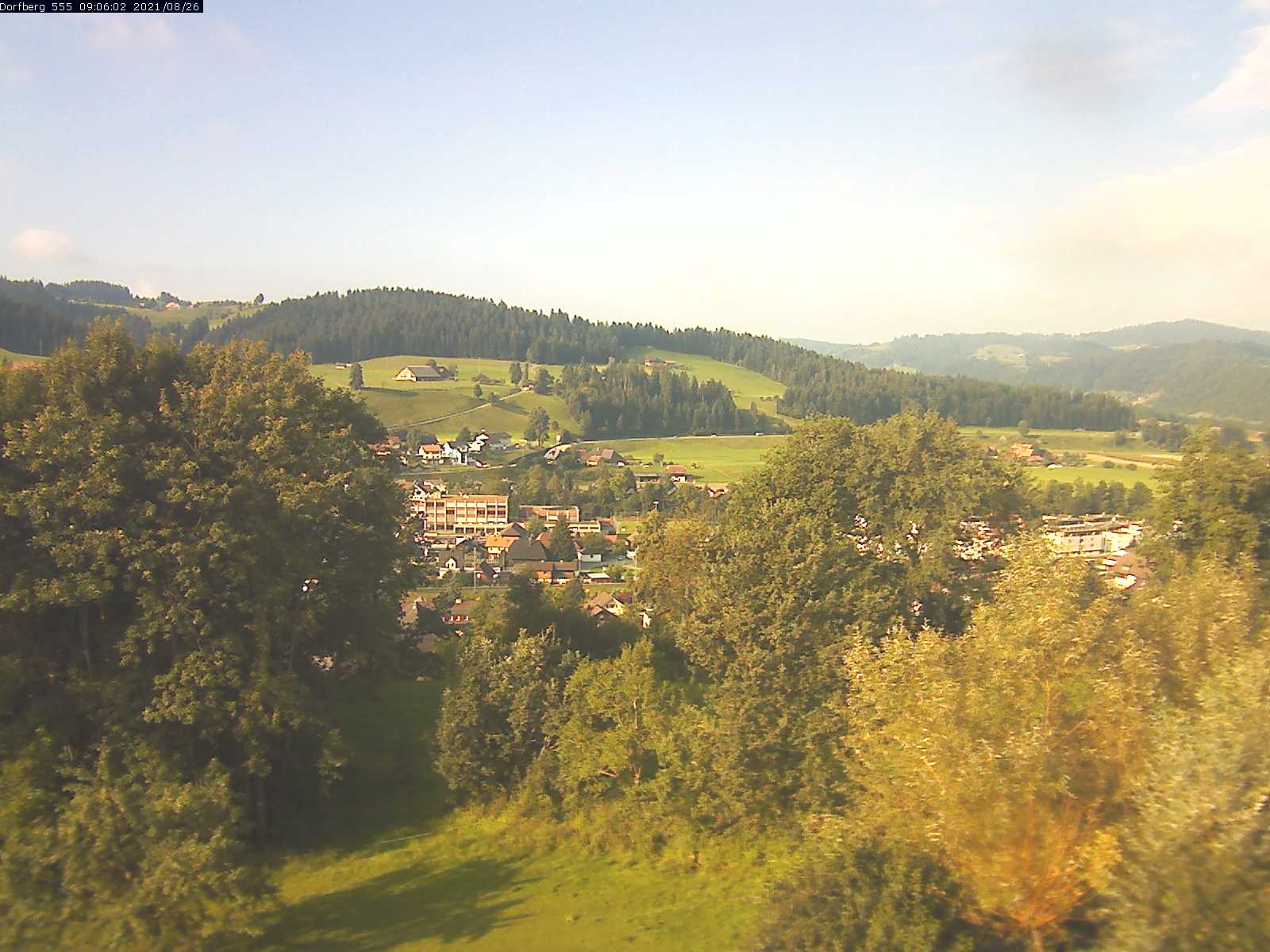 Webcam-Bild: Aussicht vom Dorfberg in Langnau 20210826-090601