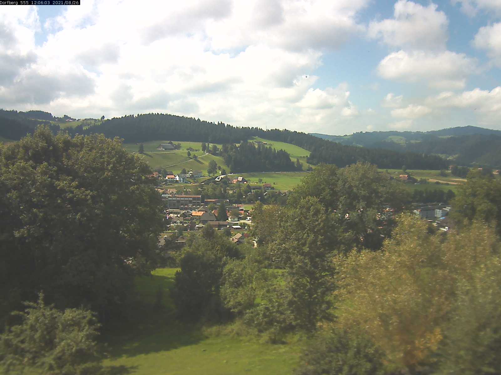 Webcam-Bild: Aussicht vom Dorfberg in Langnau 20210826-120601