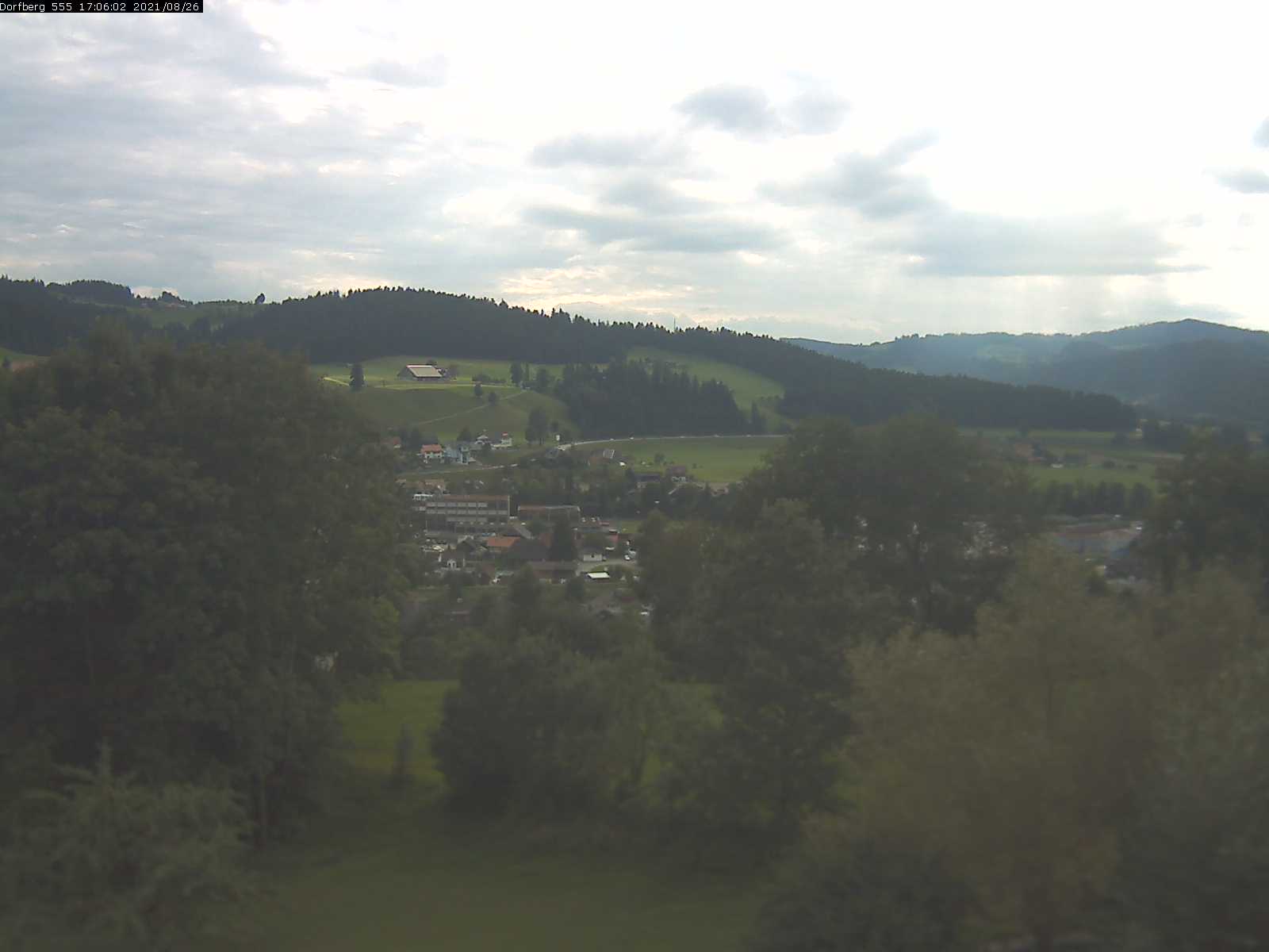 Webcam-Bild: Aussicht vom Dorfberg in Langnau 20210826-170601