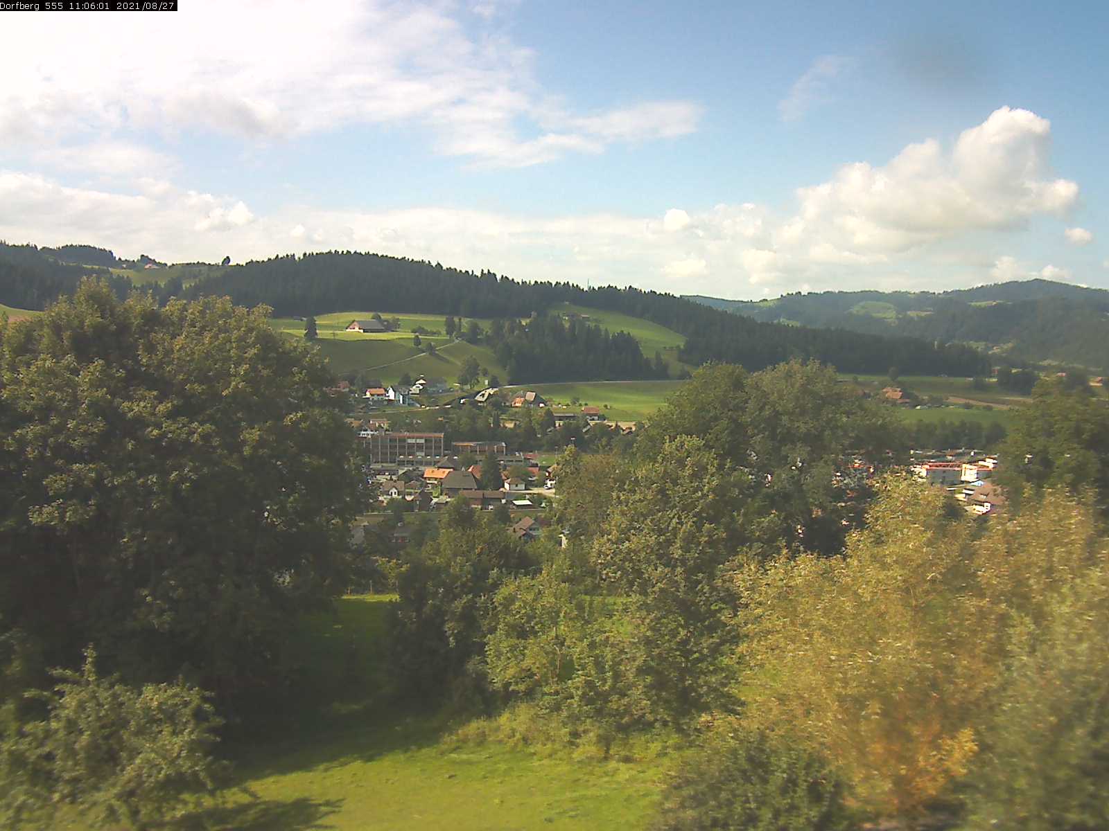 Webcam-Bild: Aussicht vom Dorfberg in Langnau 20210827-110601